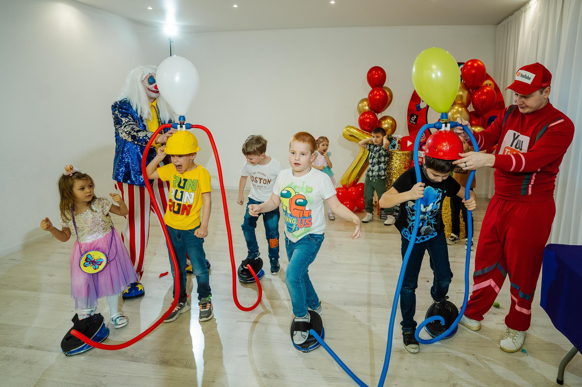 Фабрика карнавалa