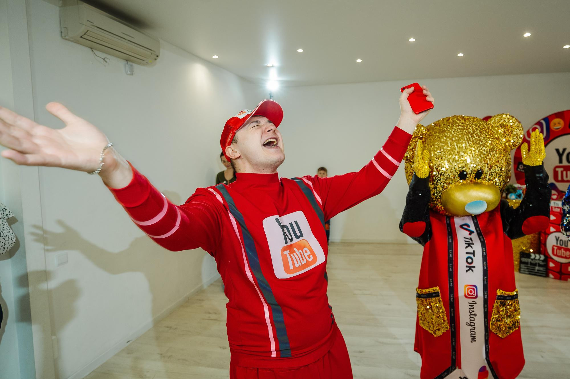 Фабрика карнавалa