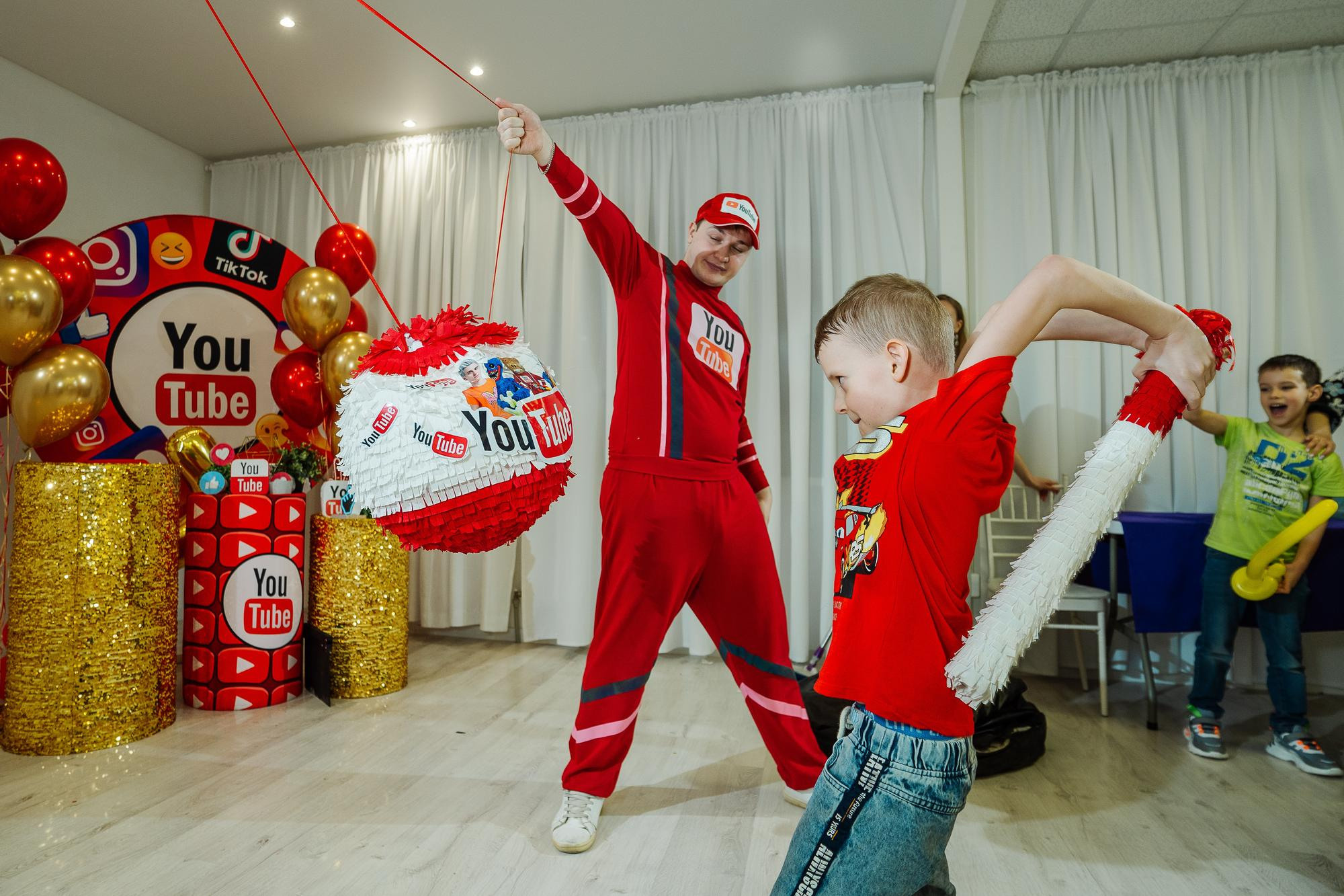 Фабрика карнавалa