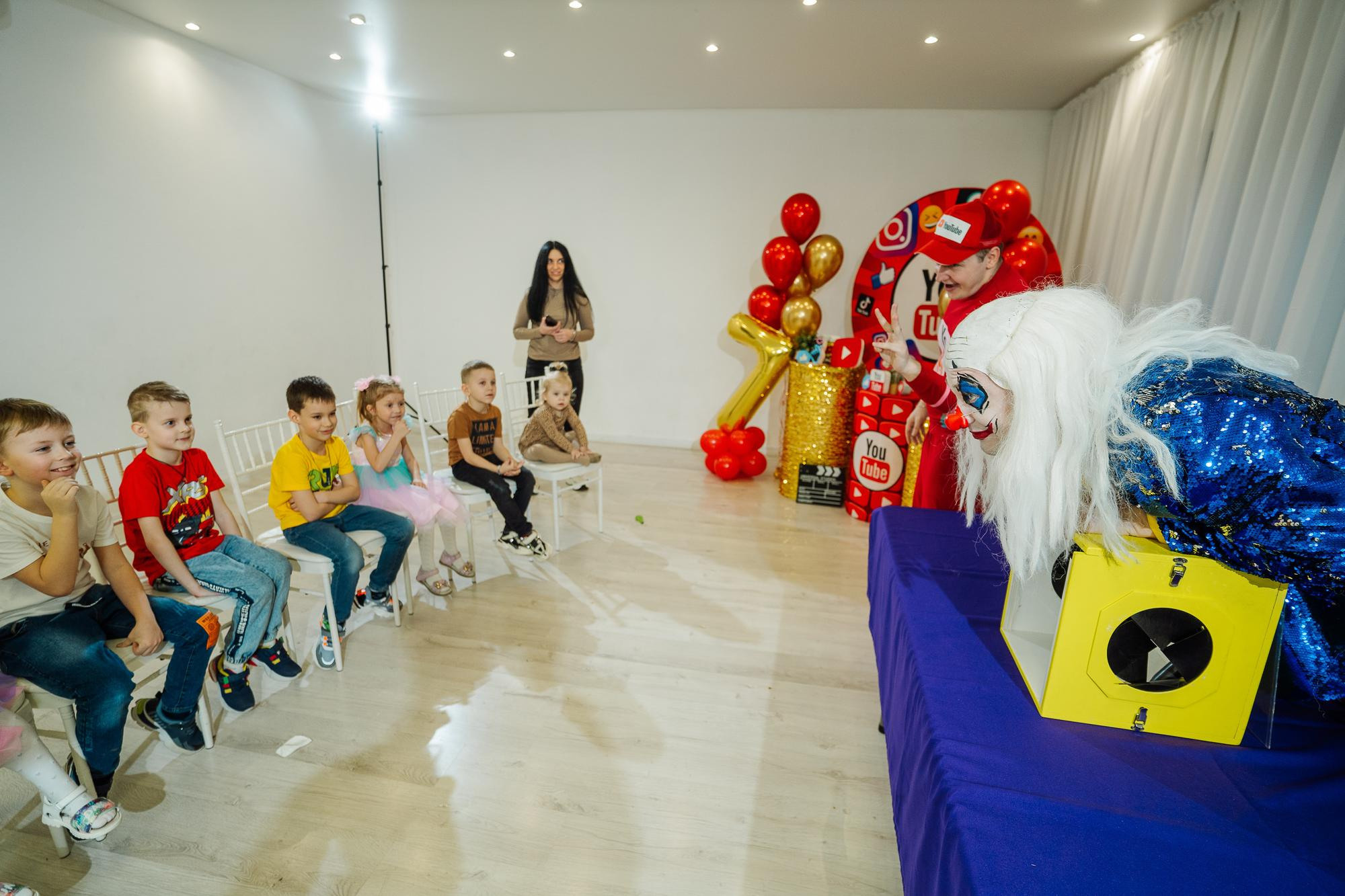 Фабрика карнавалa