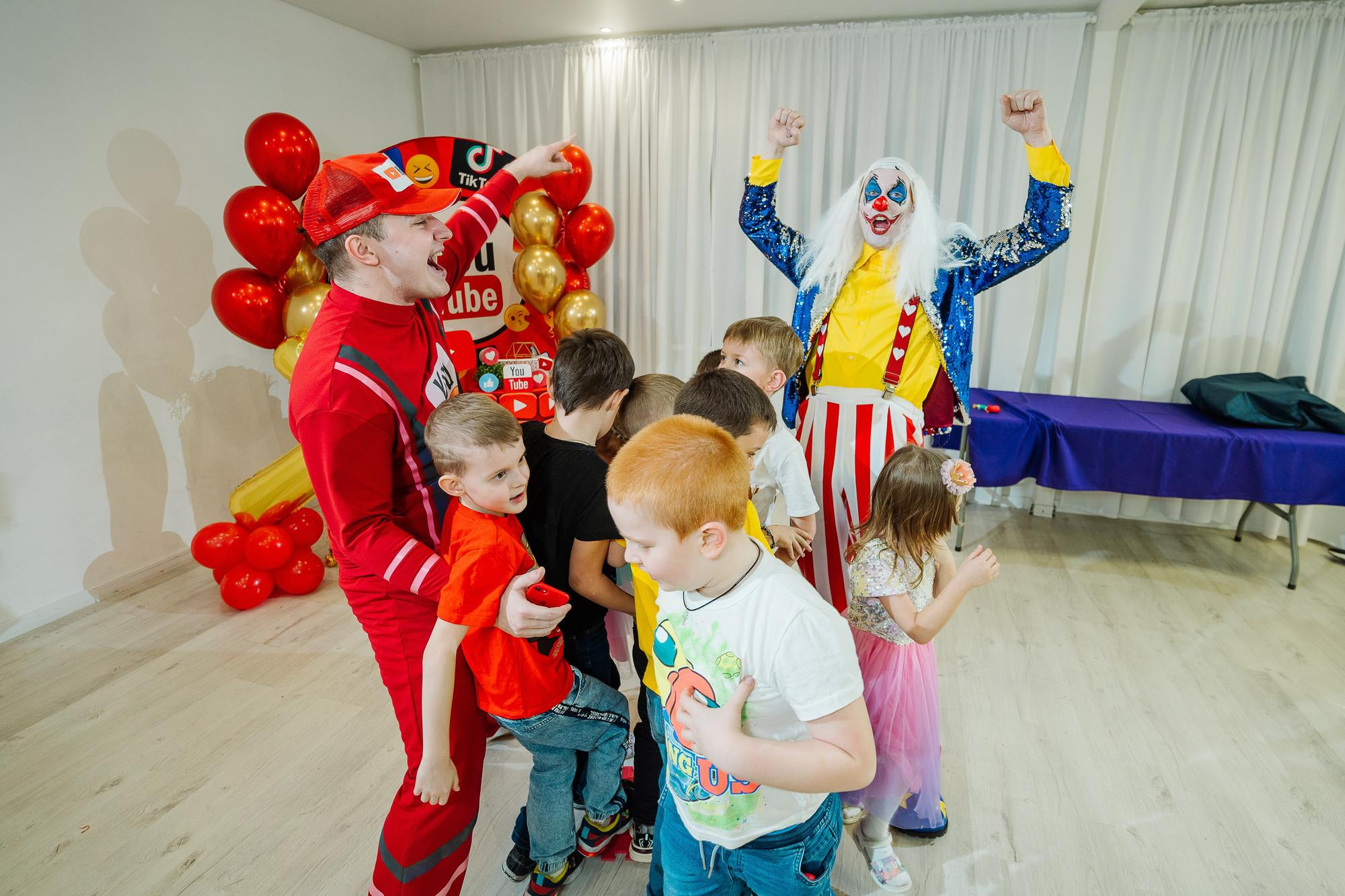 Фабрика карнавалa