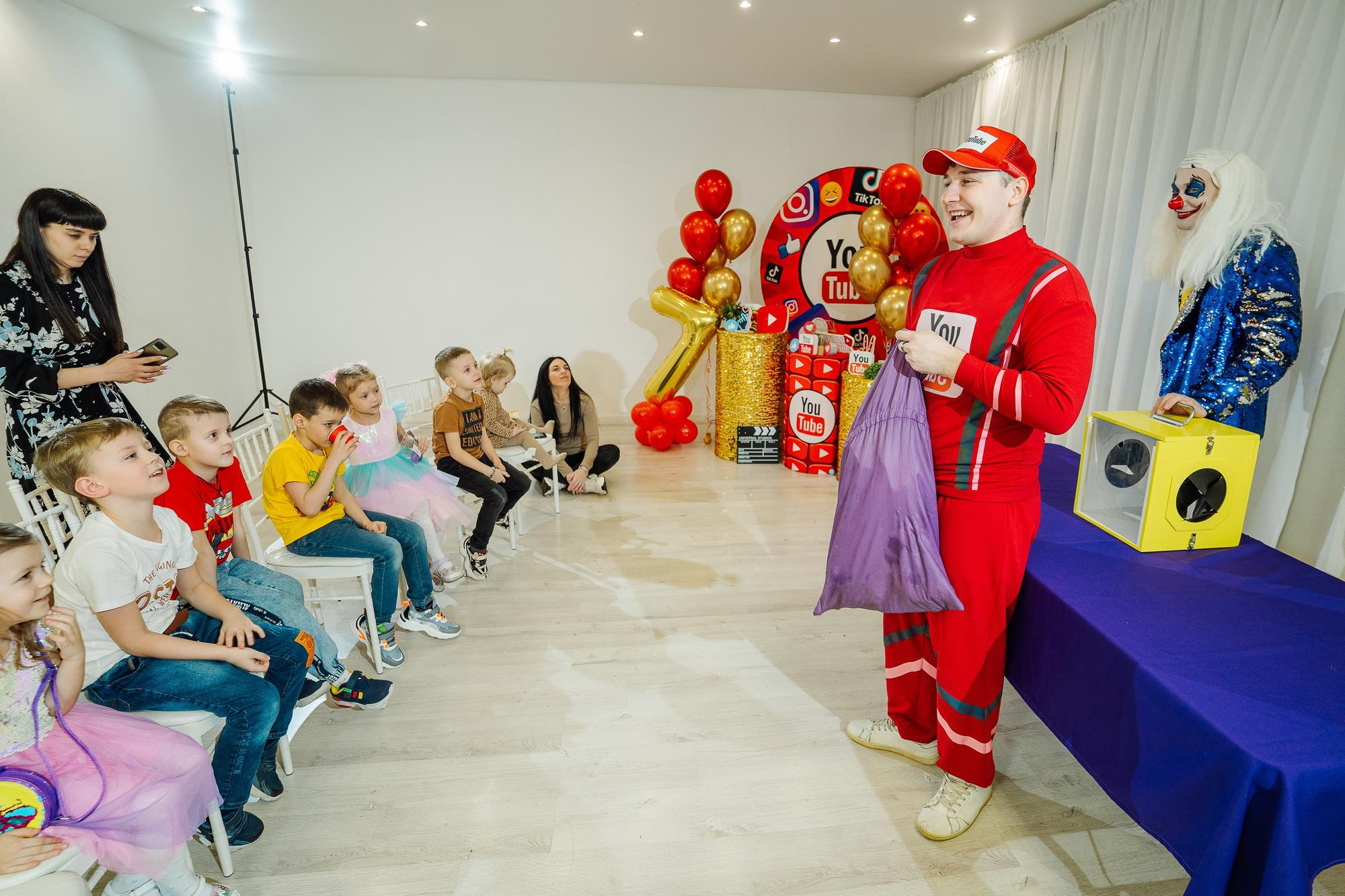 Фабрика карнавалa