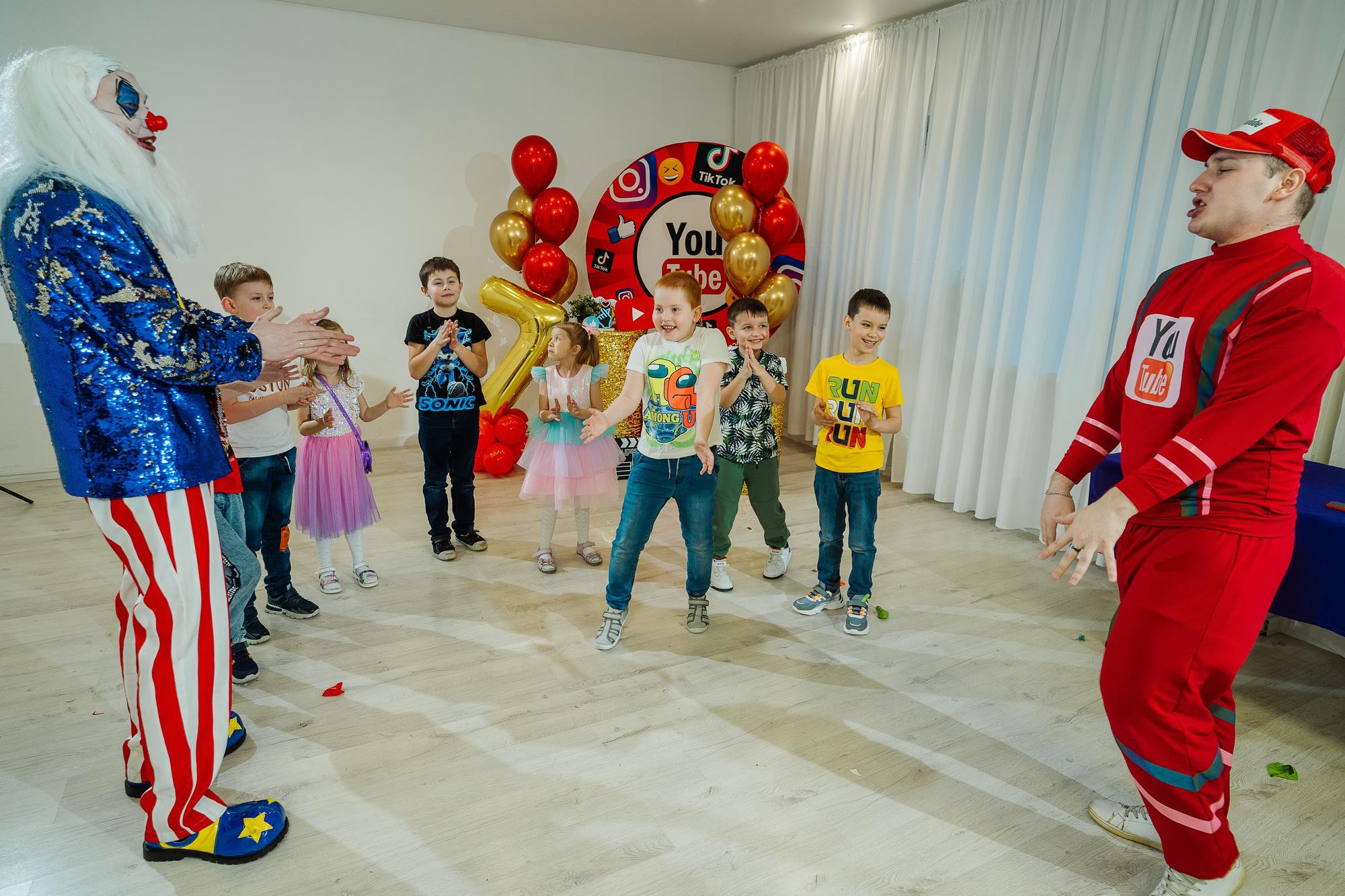 Фабрика карнавалa