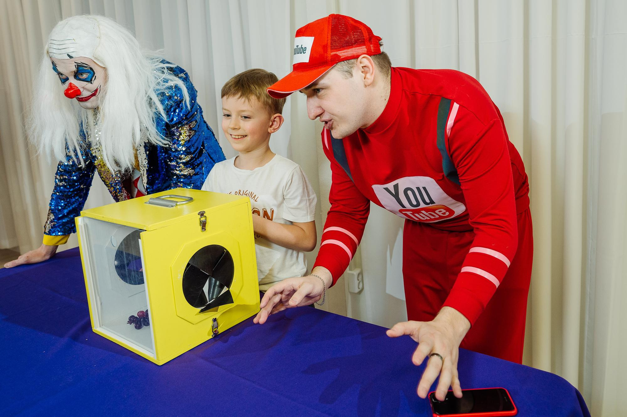 Фабрика карнавалa