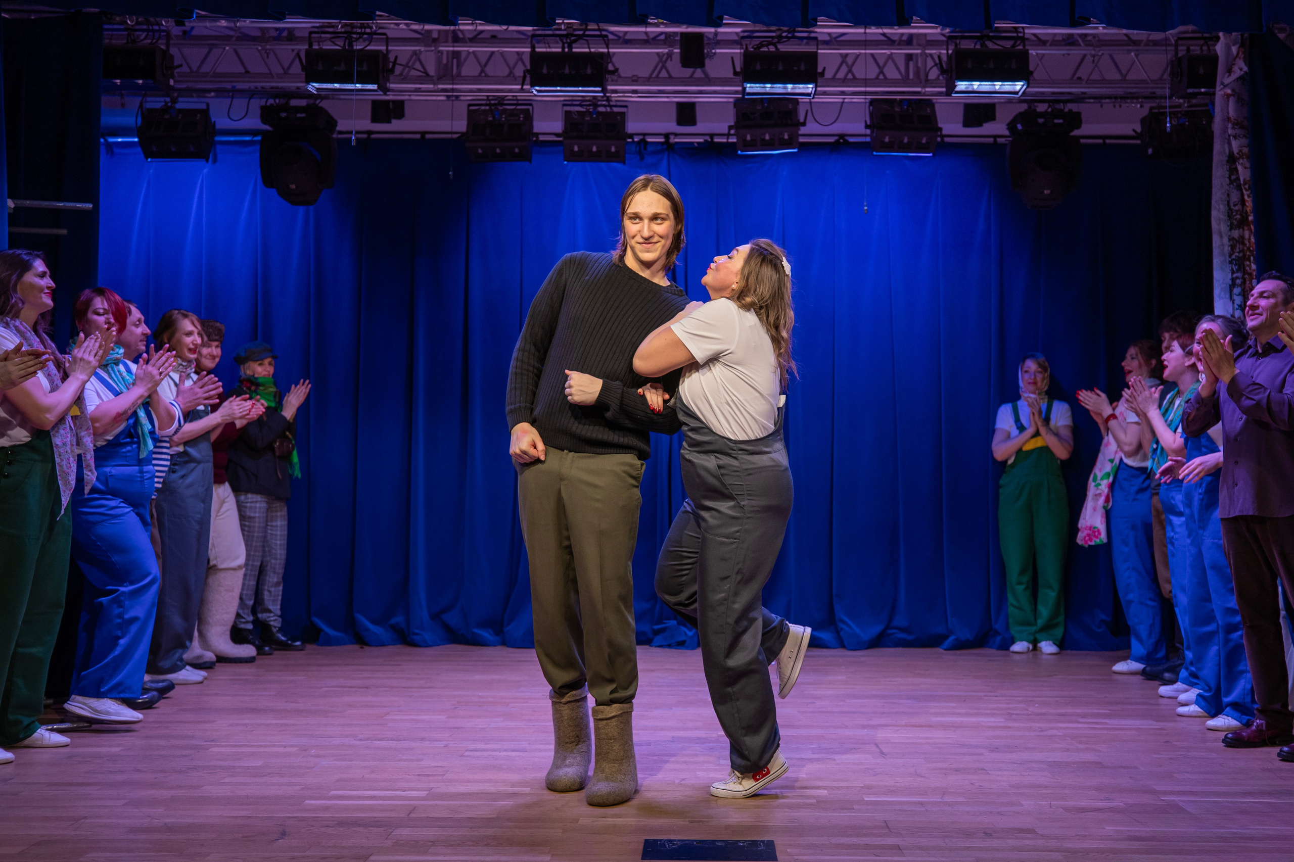 «Девчата», спектакль театральной студии «Дом». Фотограф Сергей Ловкий