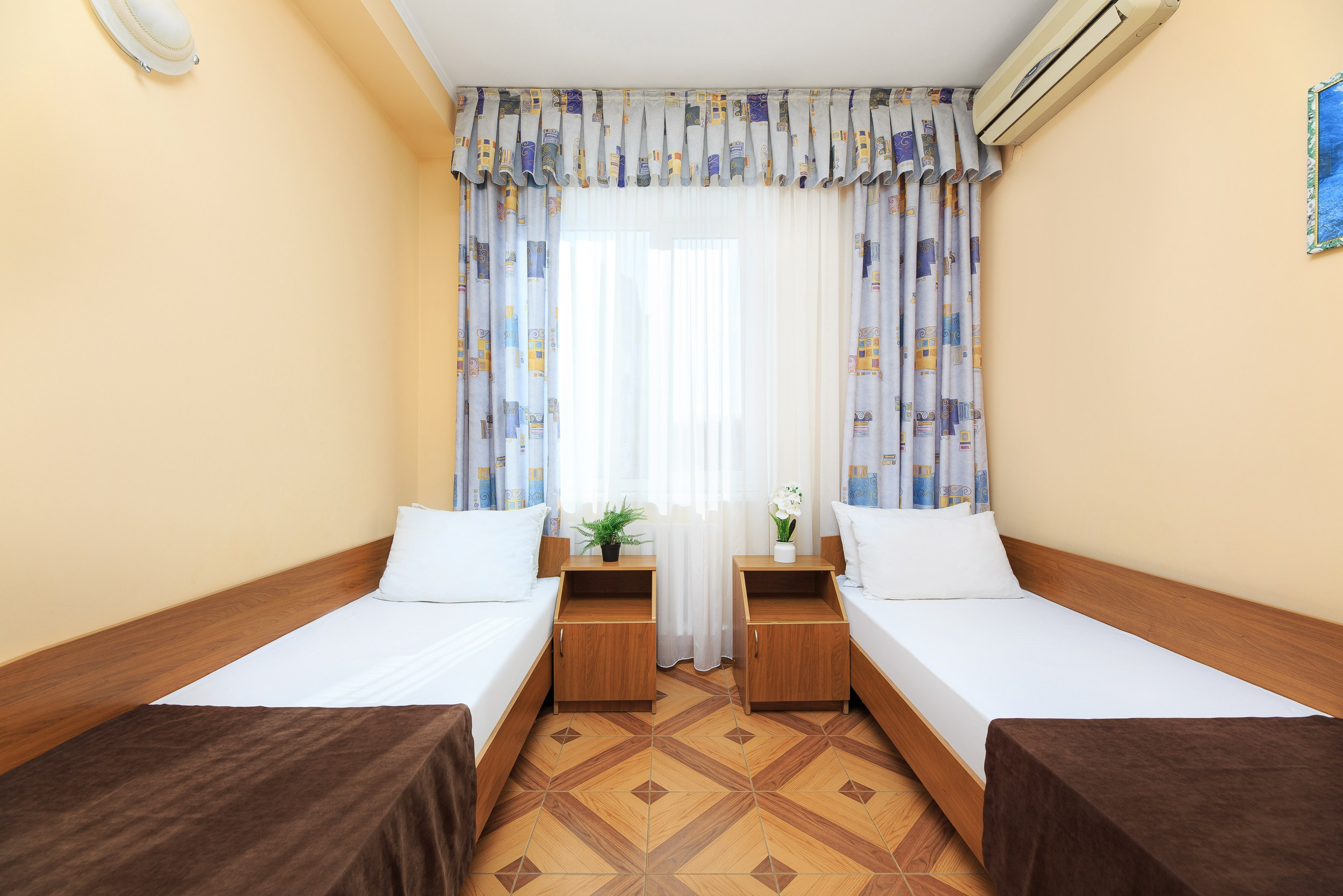 Фотосъёмка номеров с дополнительным освещением. Профессиональная фотосъёмка интерьеров, предметная фотосессия еды для меню г. Анапа