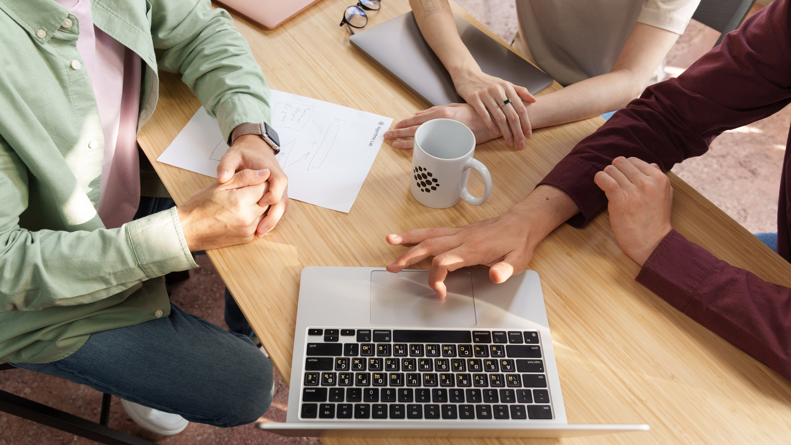 Визуал для Algorithmic Lab. Антон Вельт, арт-директор, фотограф