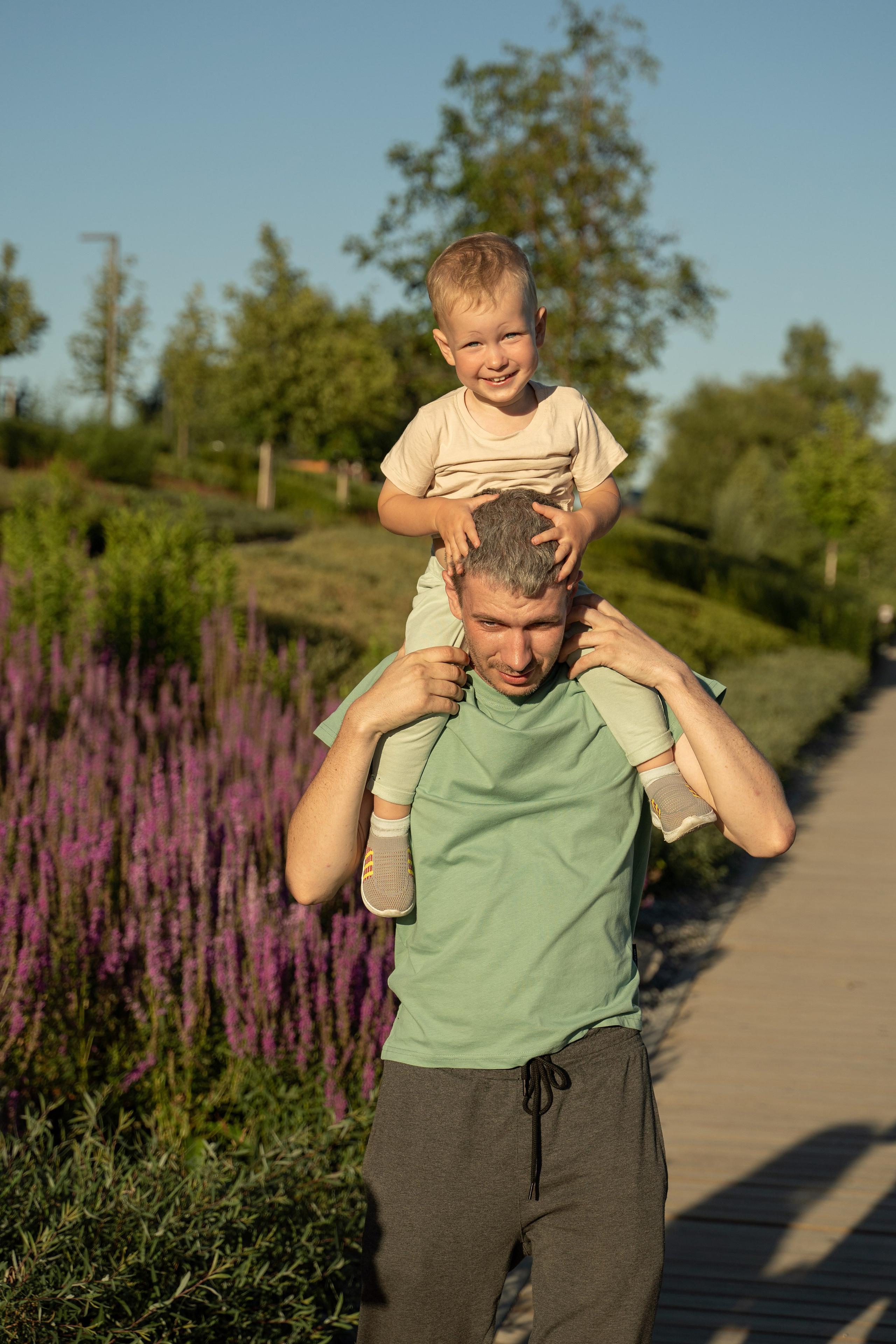Семейная прогулка. Главная