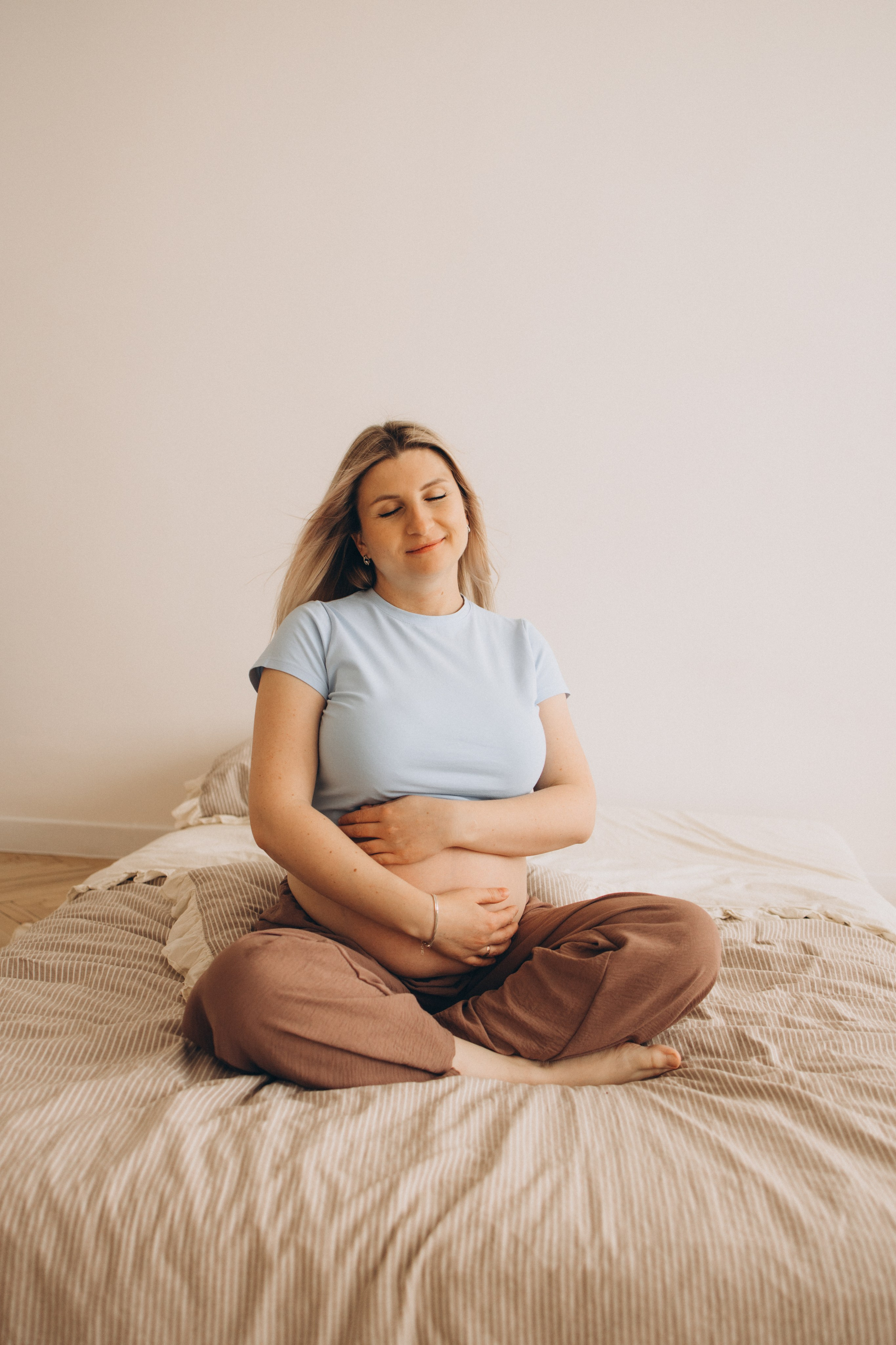 Фотосессия беременности в студии. Семейный фотограф в Минске — Алина Тиханович