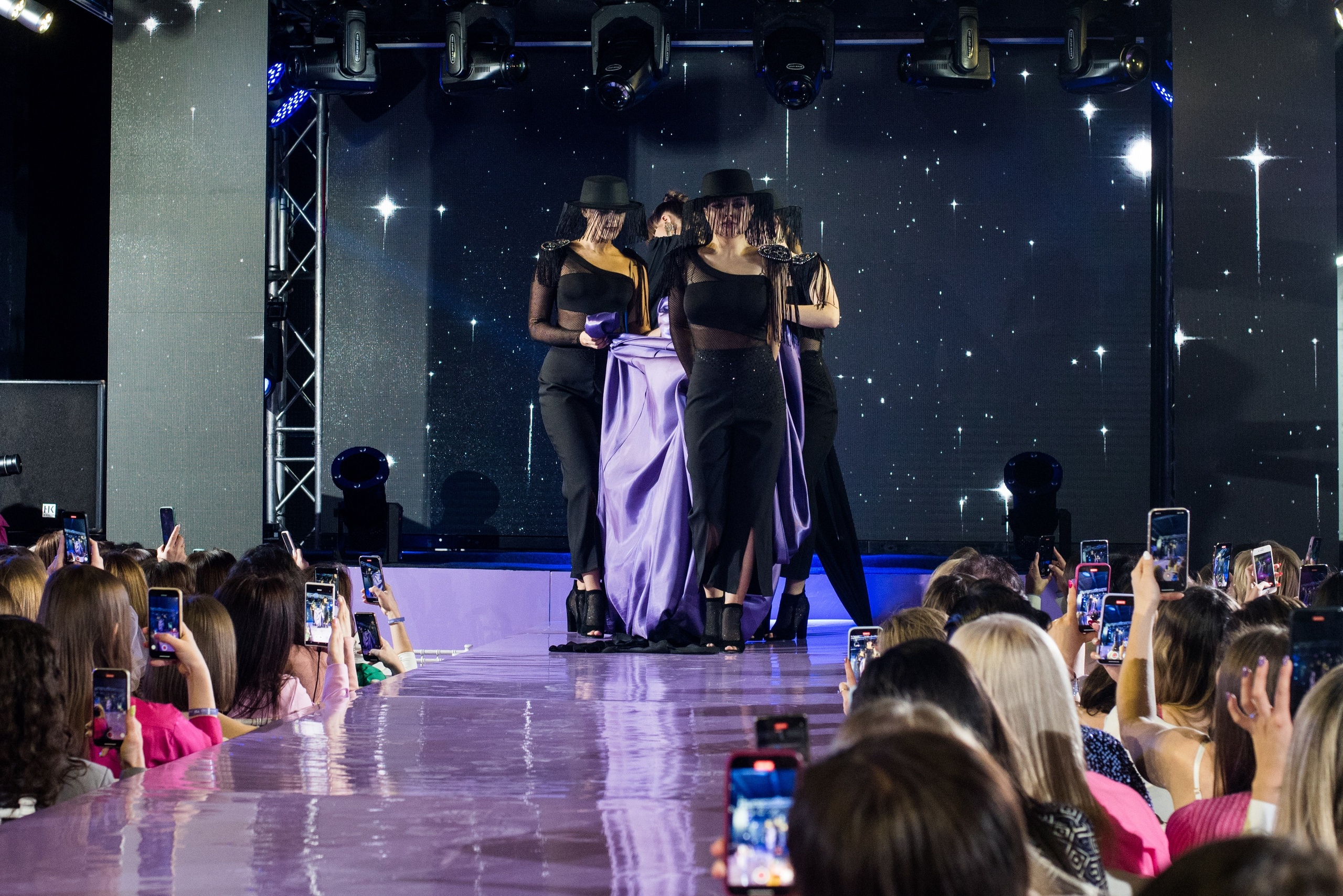 Выступления на банкетных площадках. Танцевальная шоу-группа «GRANAT»