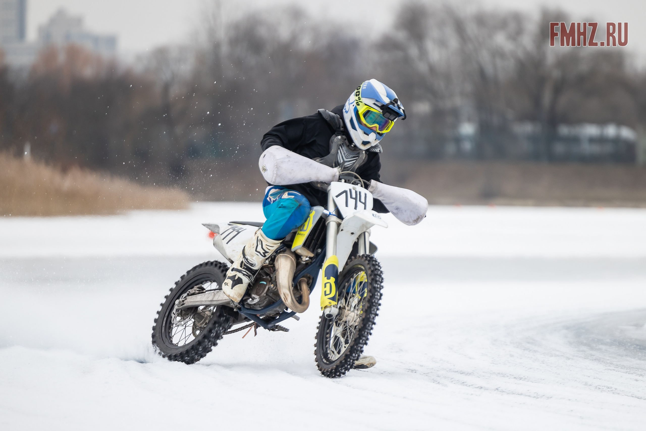 Первый этап Кубка МФР по мотокроссу на льду Большого Крылатского пруда в Москве. 8 февраля 2025 г. Фотограф Владимир Охрименко