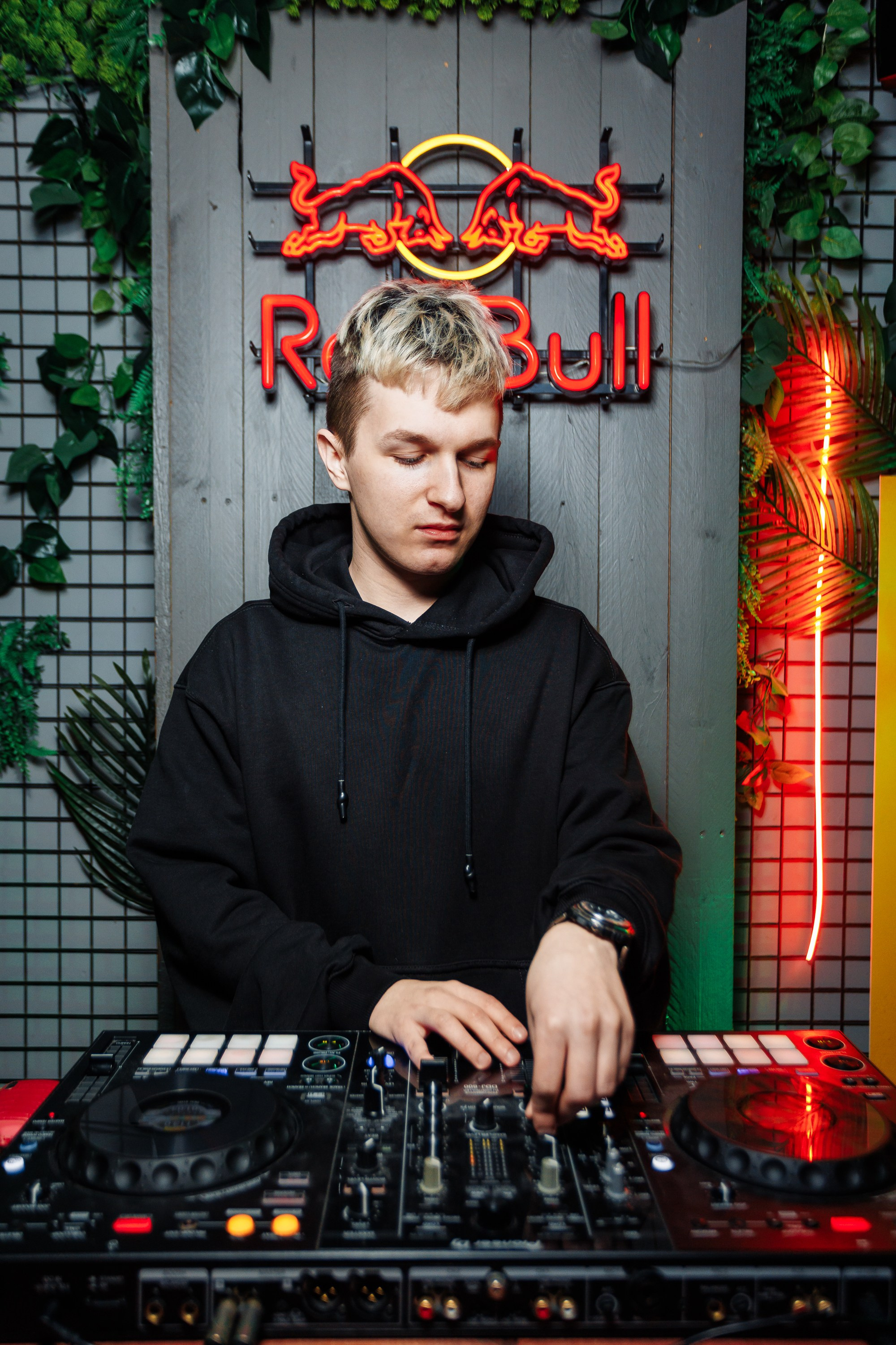 «Dj Aversum / Mc Archi"_Tortuga_Симферополь_5.04.2025. Аминов Руслан | Фотограф