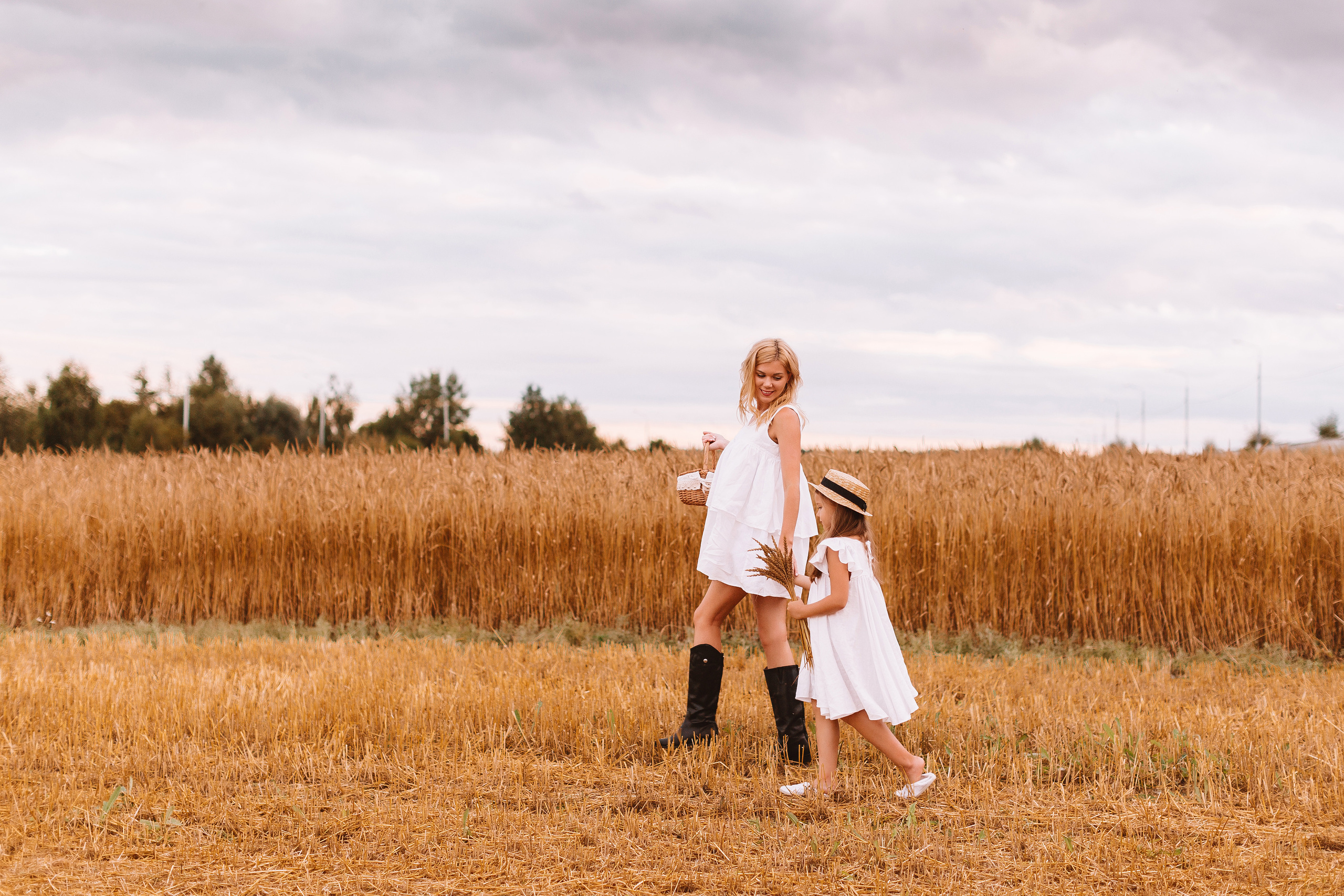 Фотосессии в пшеничных полях (июль–август). Семейный фотограф в Москве! Сохраните воспоминания с любовью