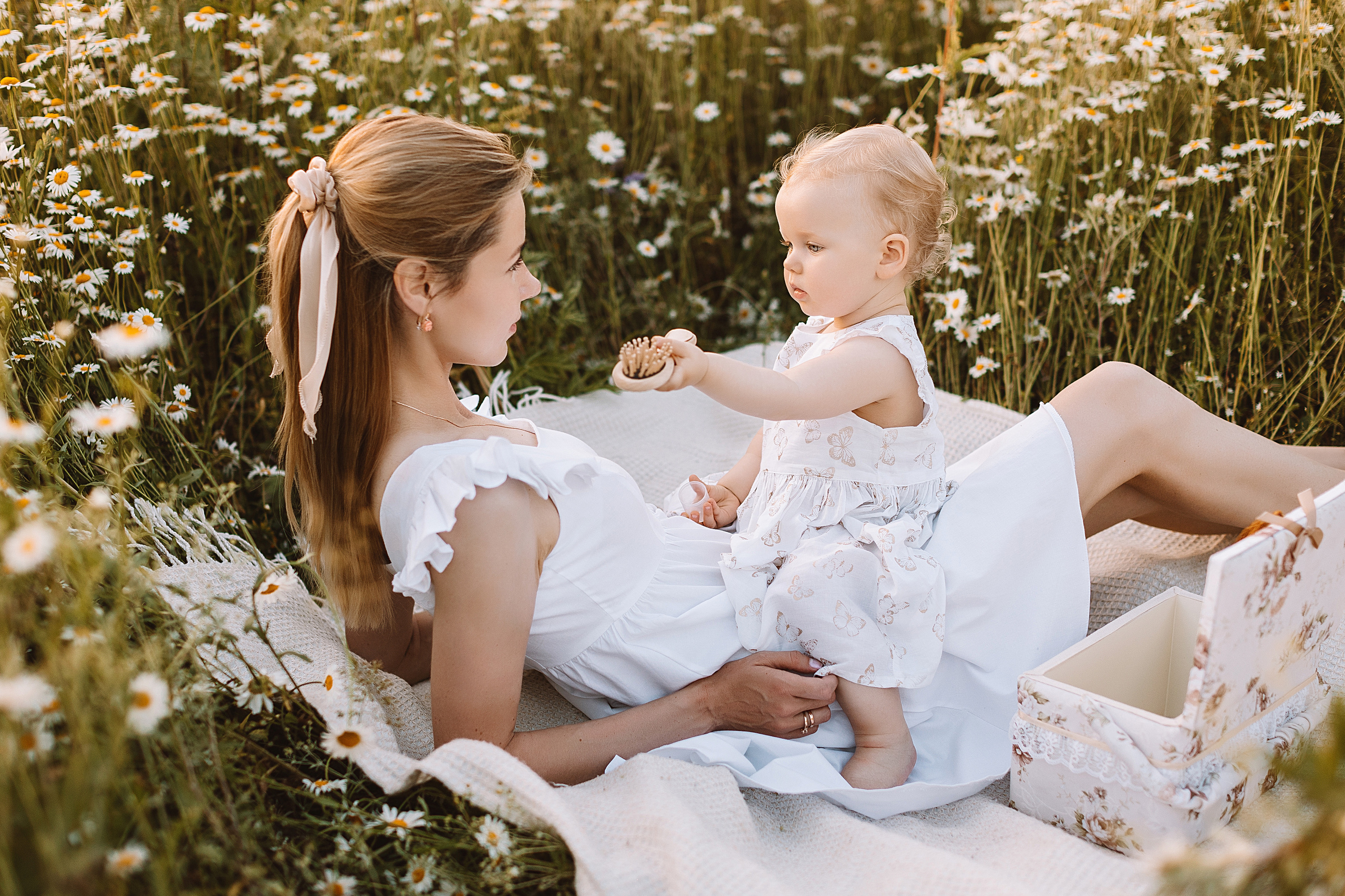 Фотосессии в ромашковых полях. Семейный фотограф в Москве! Сохраните воспоминания с любовью