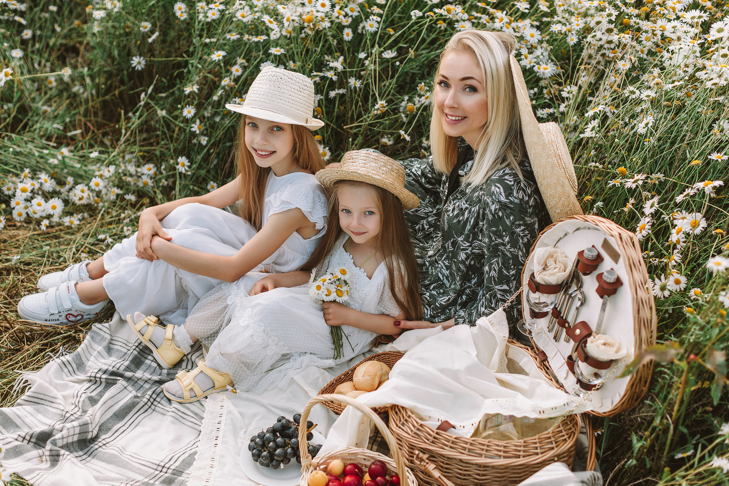 Фотосессии в ромашковых полях. Семейный фотограф в Москве! Сохраните воспоминания с любовью