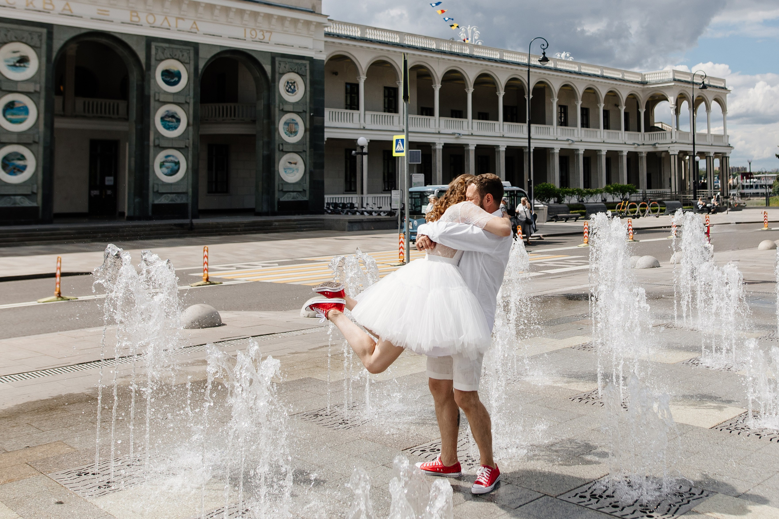 Свадьба на стадионе Спартак Лукойл Арена, свадьба на Северном речном вокзале, свадьба в метро, новые адреса счастья. Свадебный и семейный фотограф Екатерина Иванова