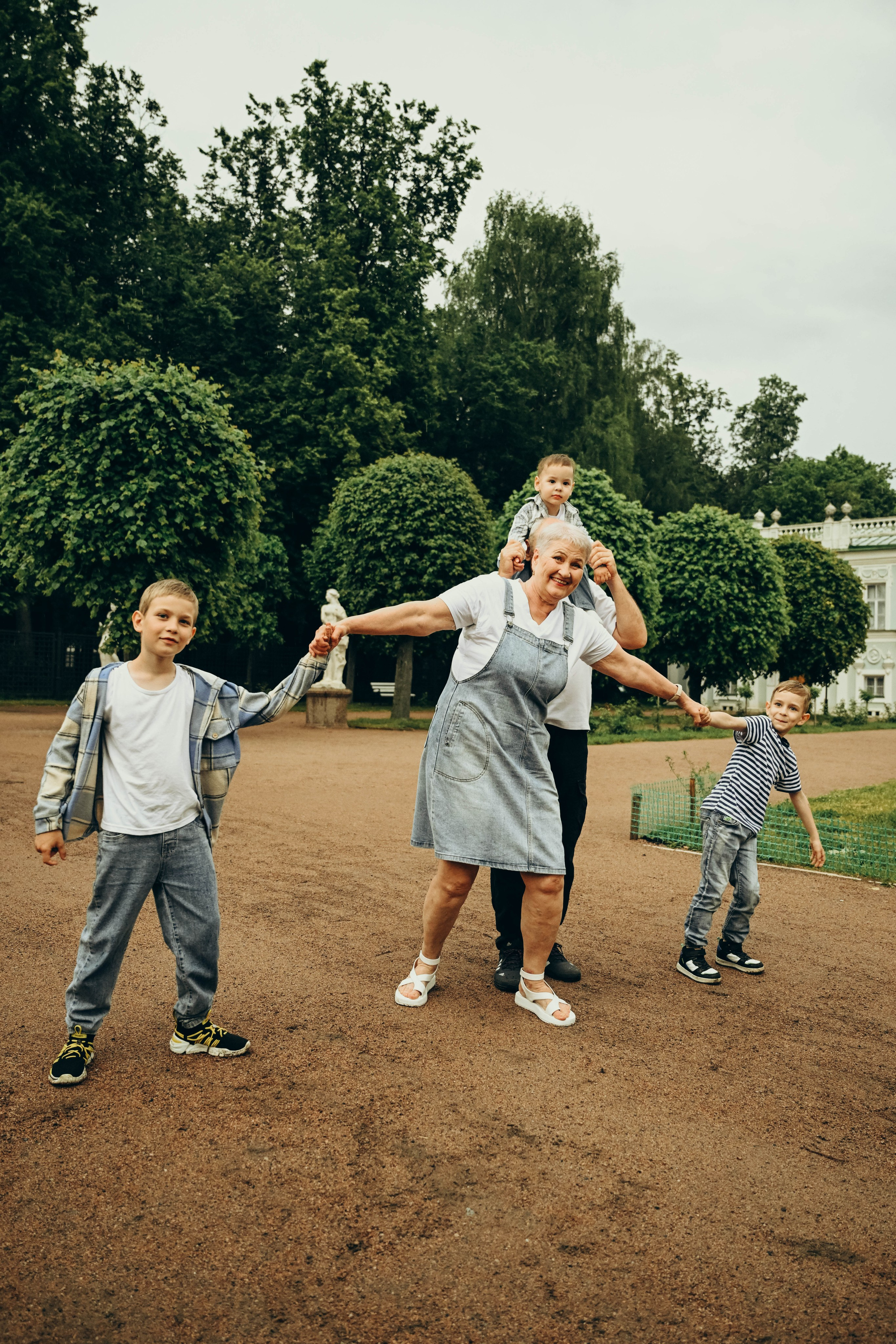 Большая семья в Кусково. Семейный фотограф в Москве Люберцах Ирина Вронская