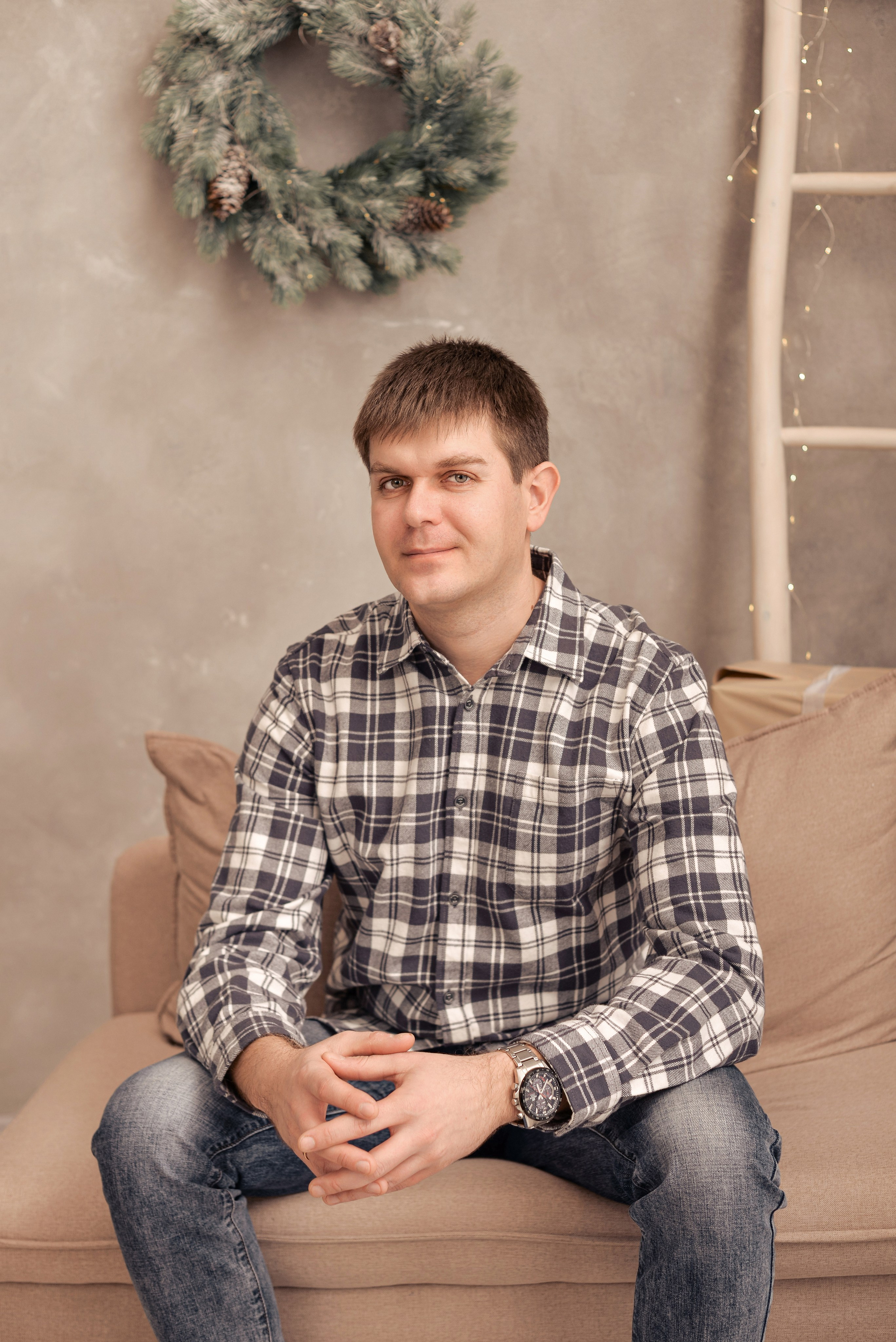 Наталья с мужем в зале Грей. Семейный и свадебный фотограф Галина Абакумова, фотосессии в Белгороде