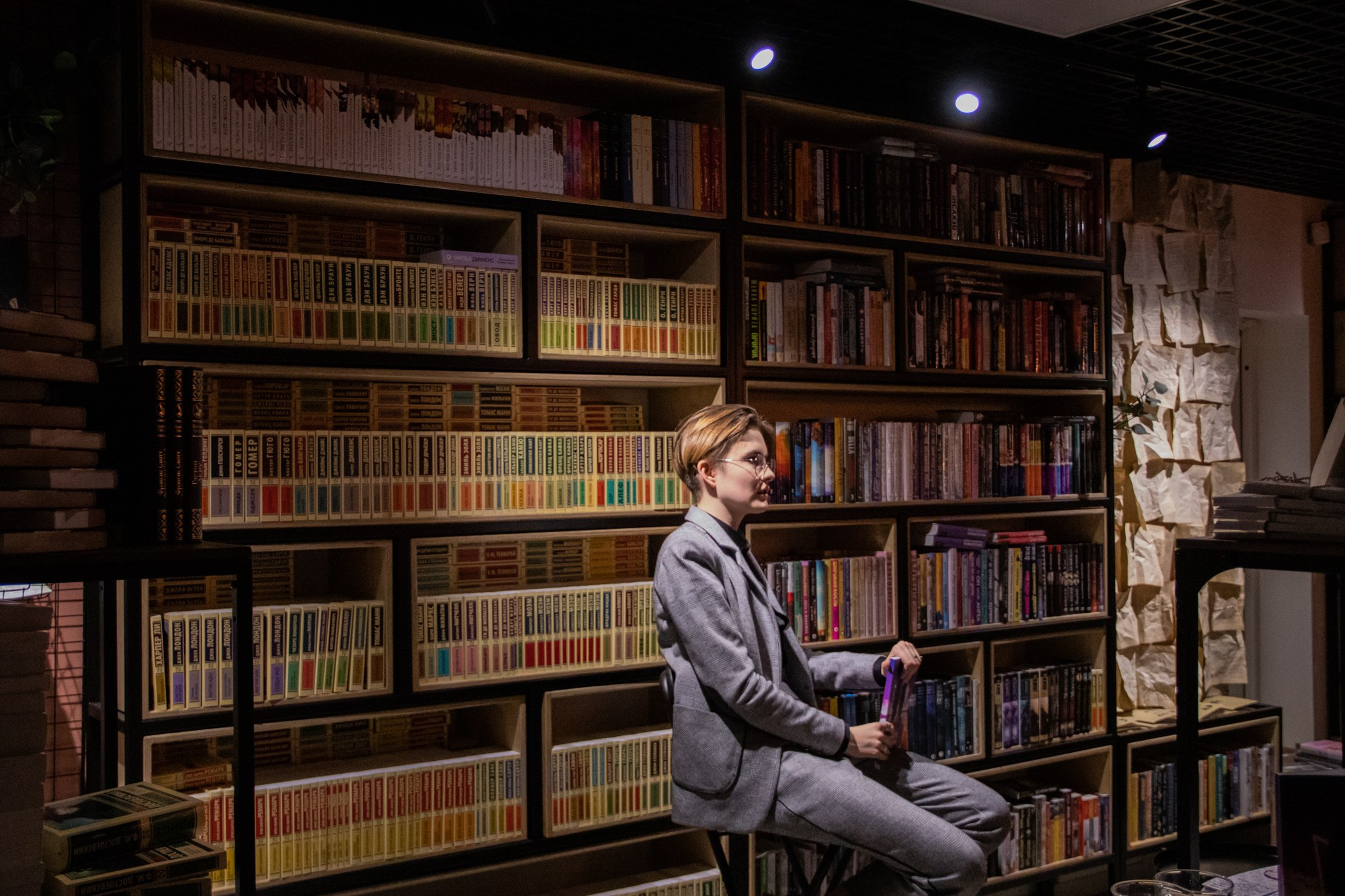 Презентация книги в кофейне «Издательство кофе». Репортажный, промышленный и маркетплейс-фотограф Дмитрий Чернат