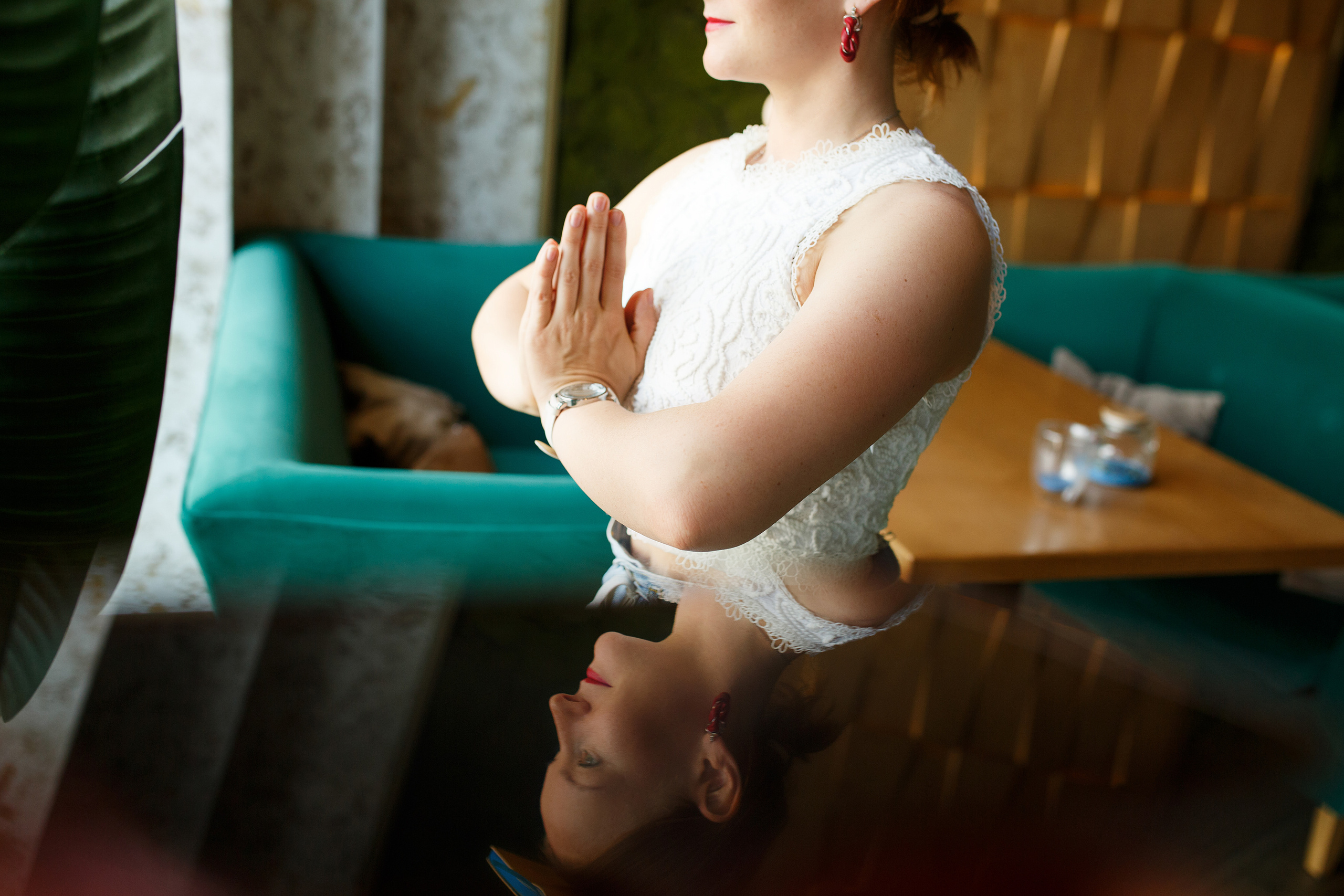 Катя в кафе. Семейный и детский фотограф в Ярославле