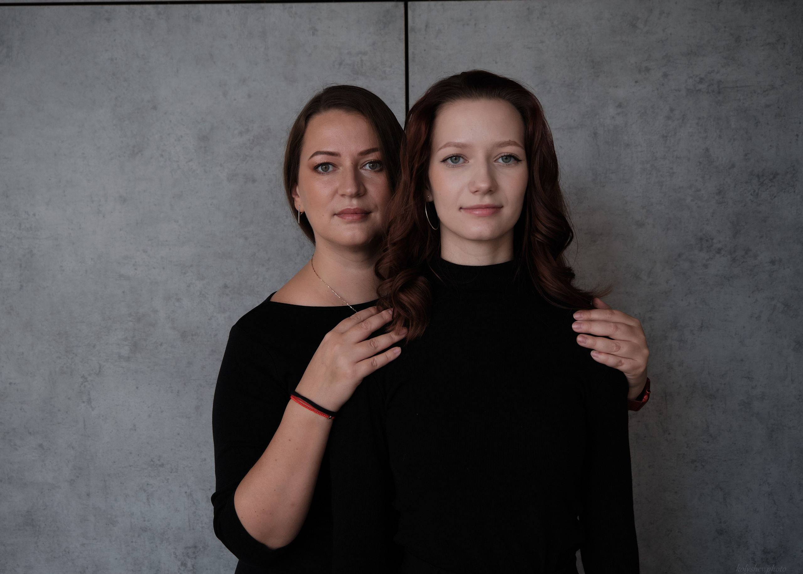 Семейная фотосессия мамы и дочки Яна. Портретный фотограф на новый год в Москве Виктория Колышева