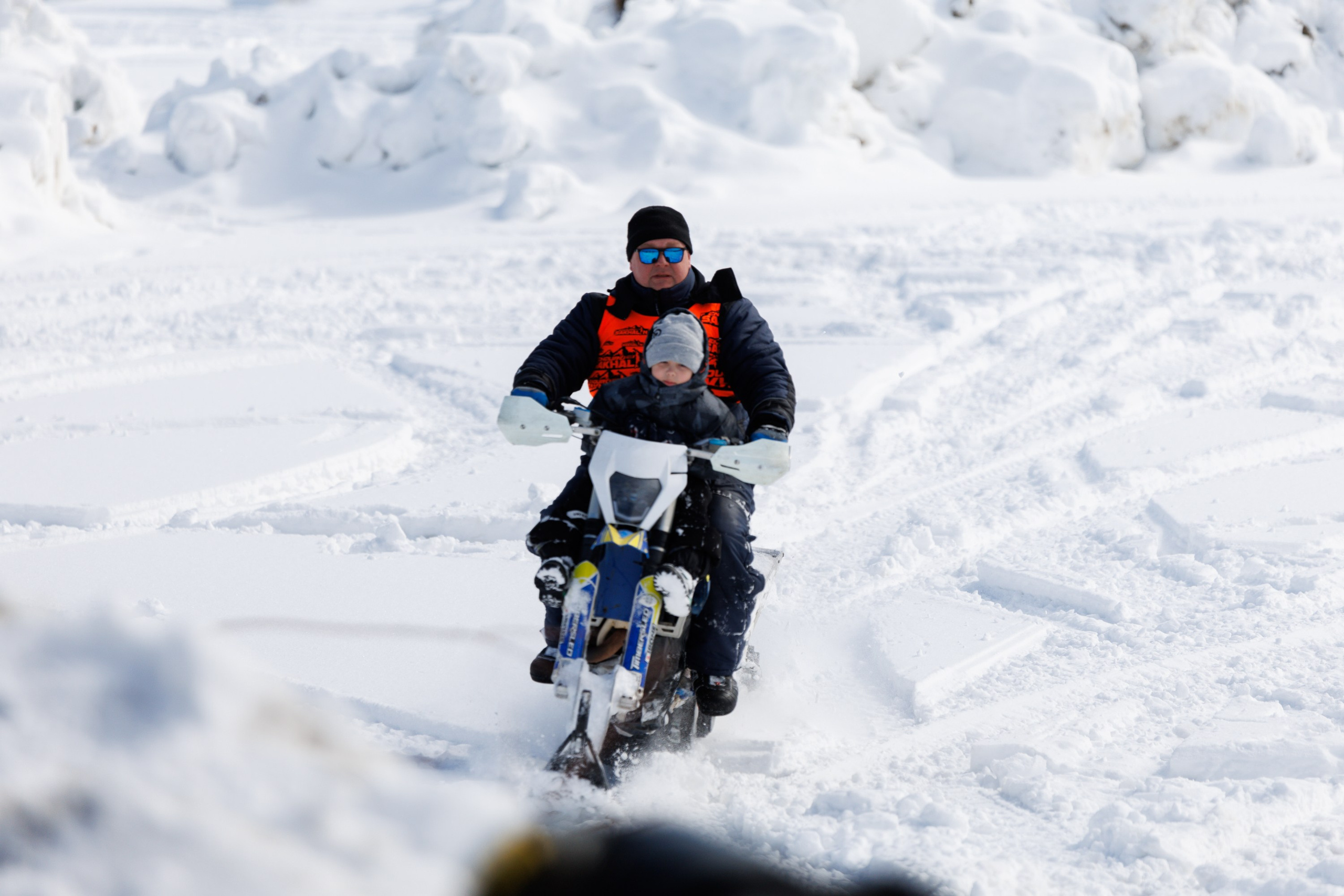 Чемпионат Экстрим Эндуро на сноубайках. Свадебный, семейный и репортажный фотограф в Южно-Сахалинске Артур Петросян
