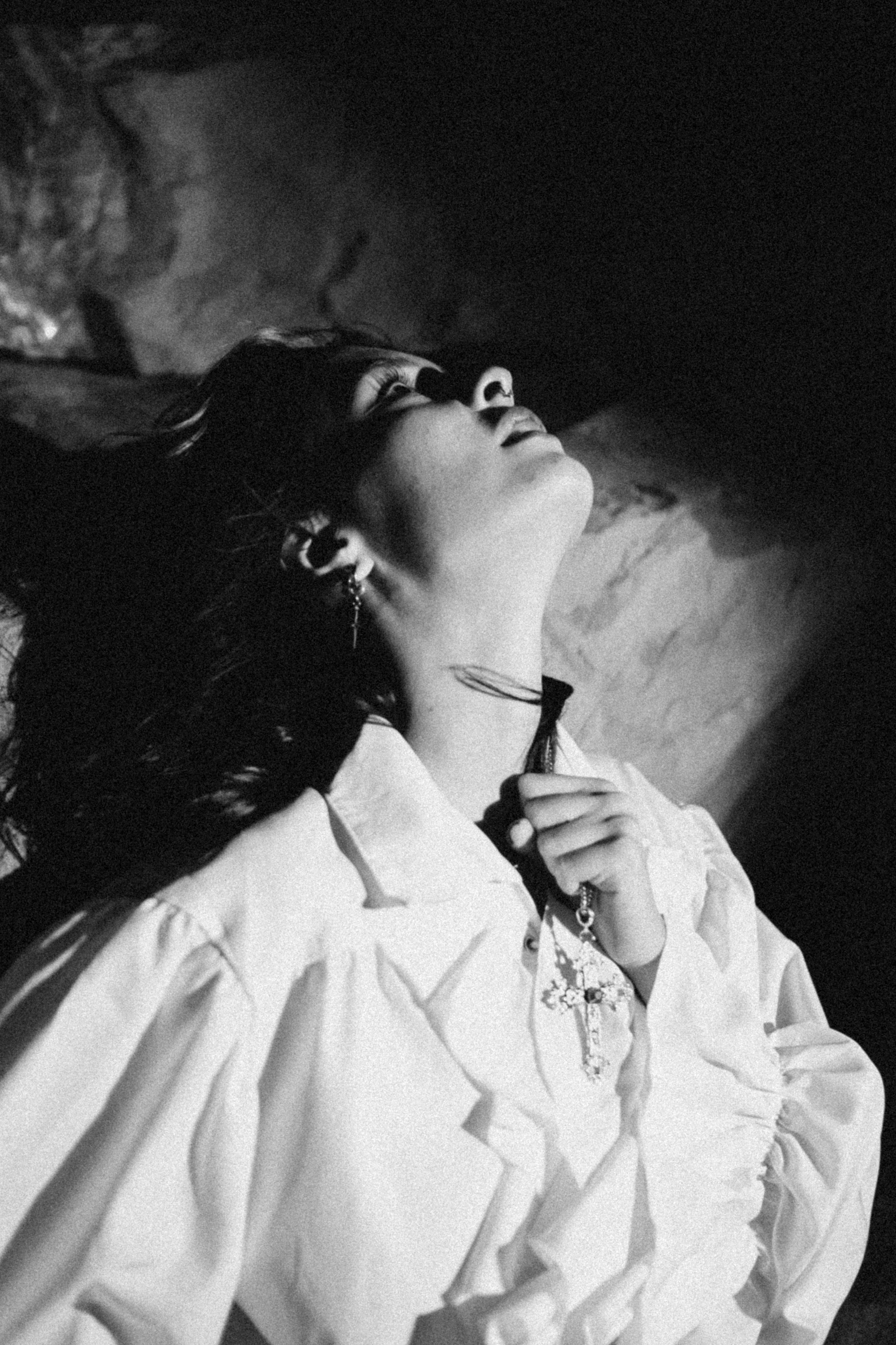 Съёмка у моря с оленьими рогами