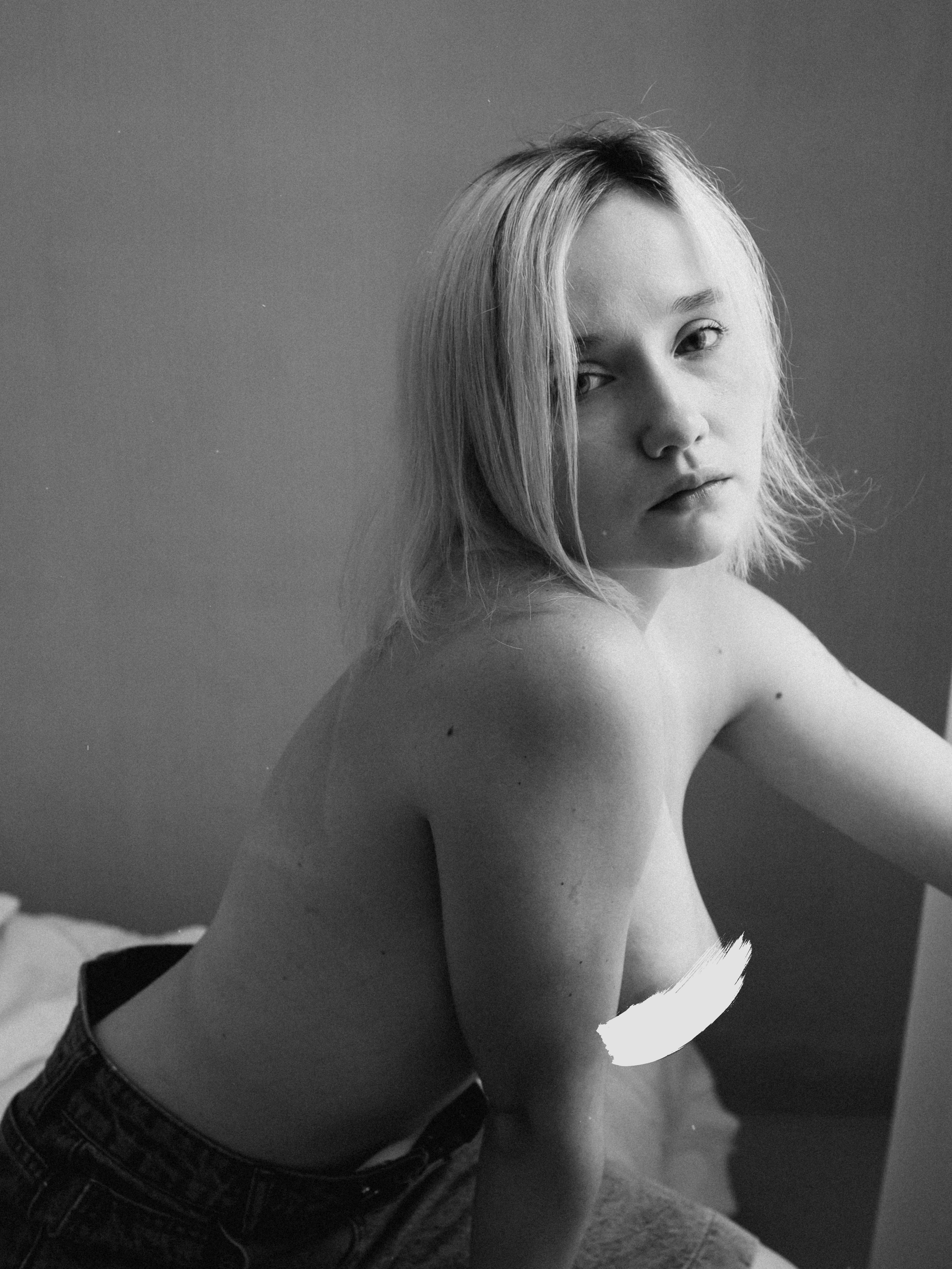 Ню фотосессия в студии