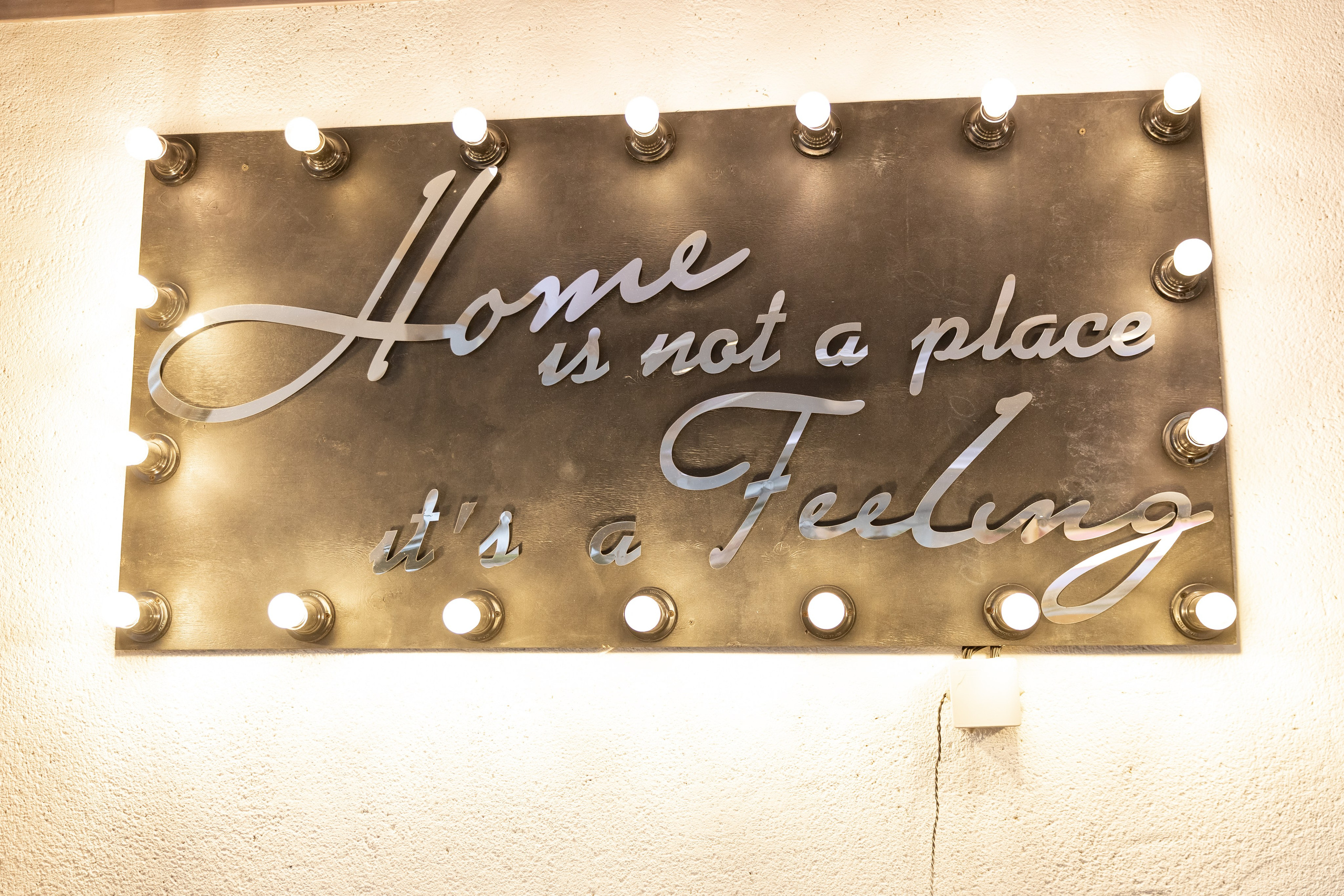 Свадебная прогулка с естественными эмоциями