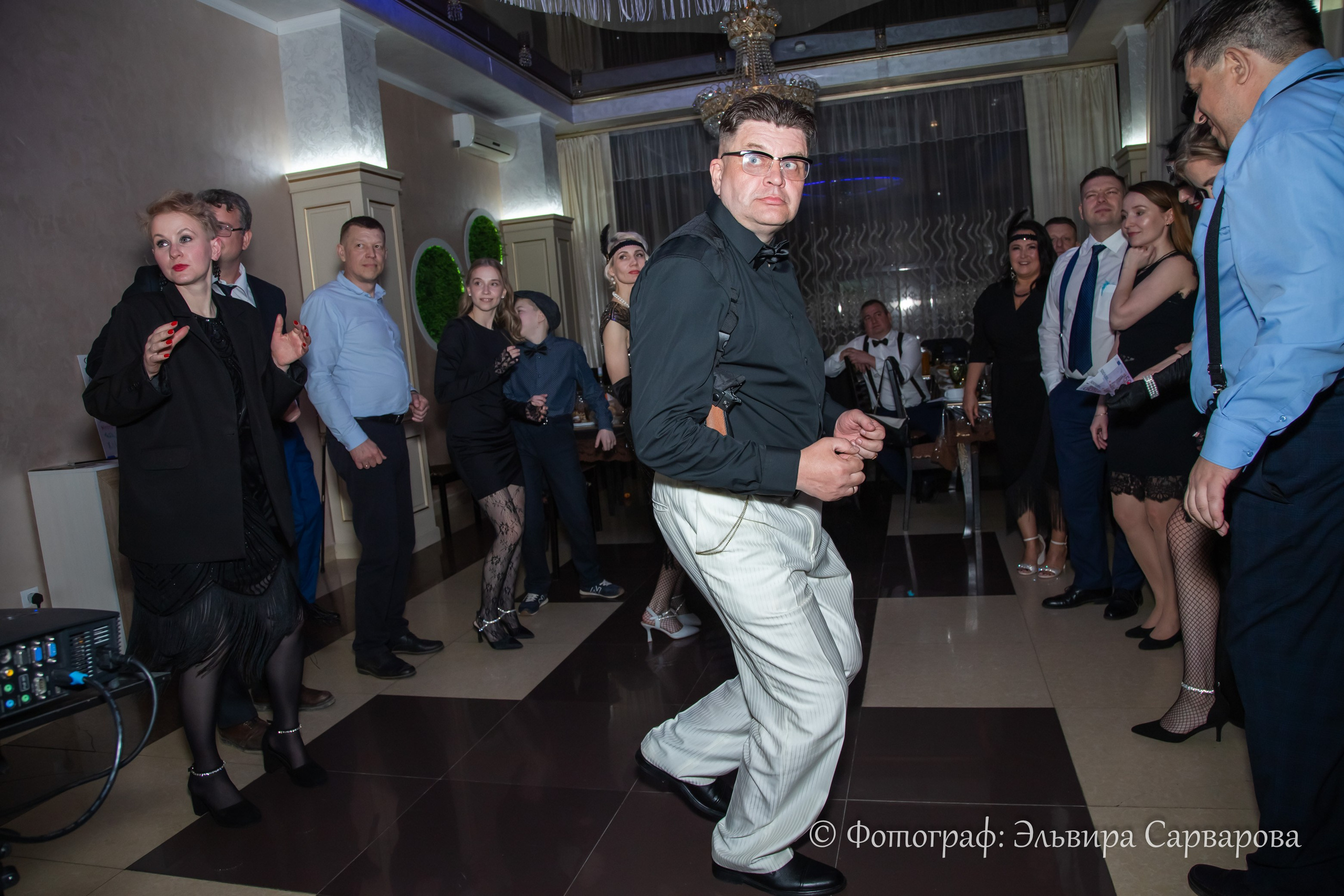 Гангстерская вечеринка в стиле 1920-х. Репортажный Фотограф