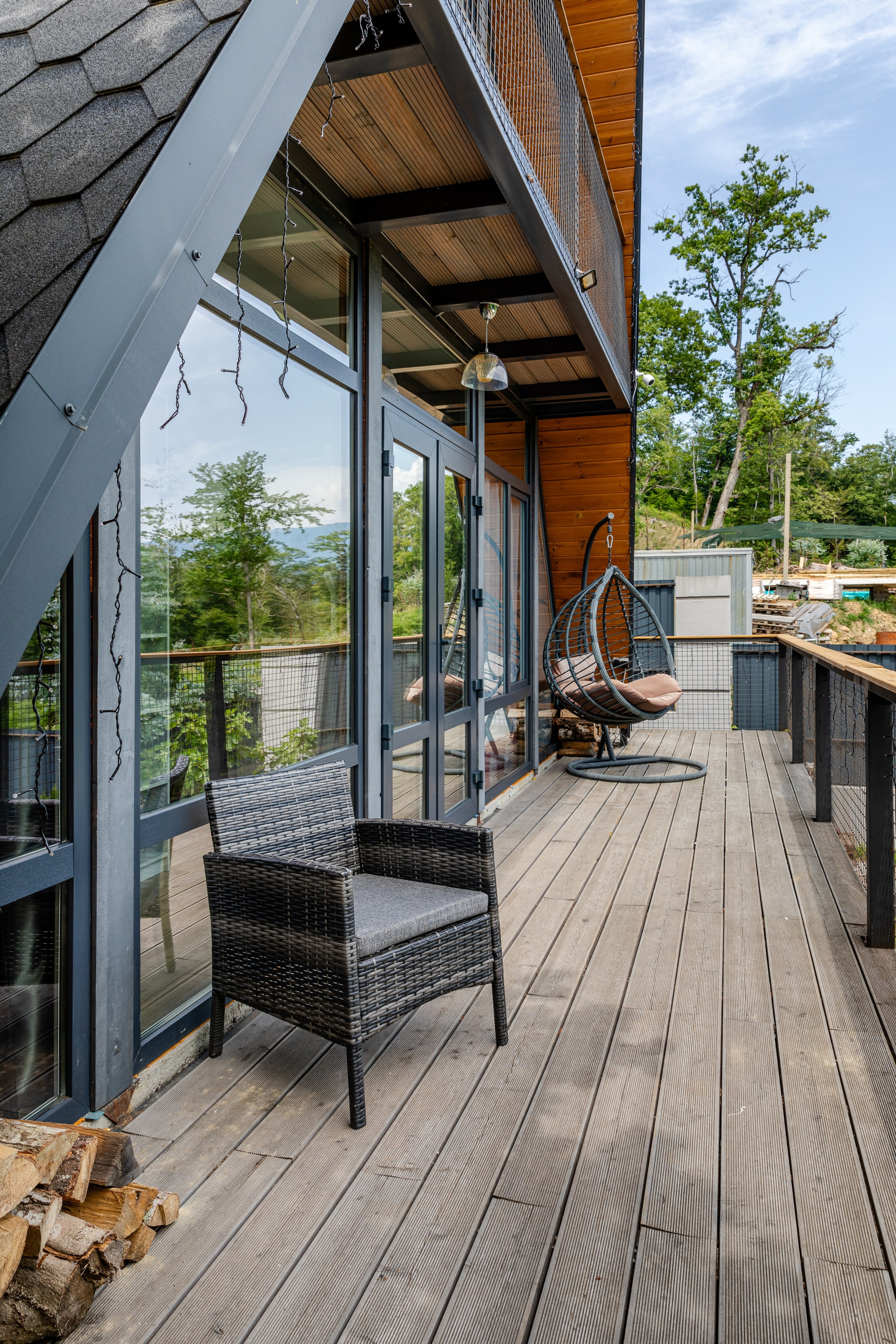 Интерьерная фотосъемка загородного дома в стиле "шалаш" в Сочи, Смурова 15. Интерьерный фотограф Москва