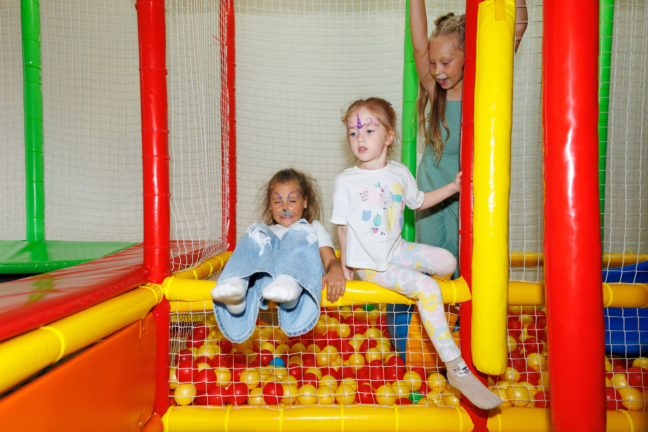 Детский лофт Алиса в стране чудес. Женский фотограф в Новосибирске Наталья Гресь