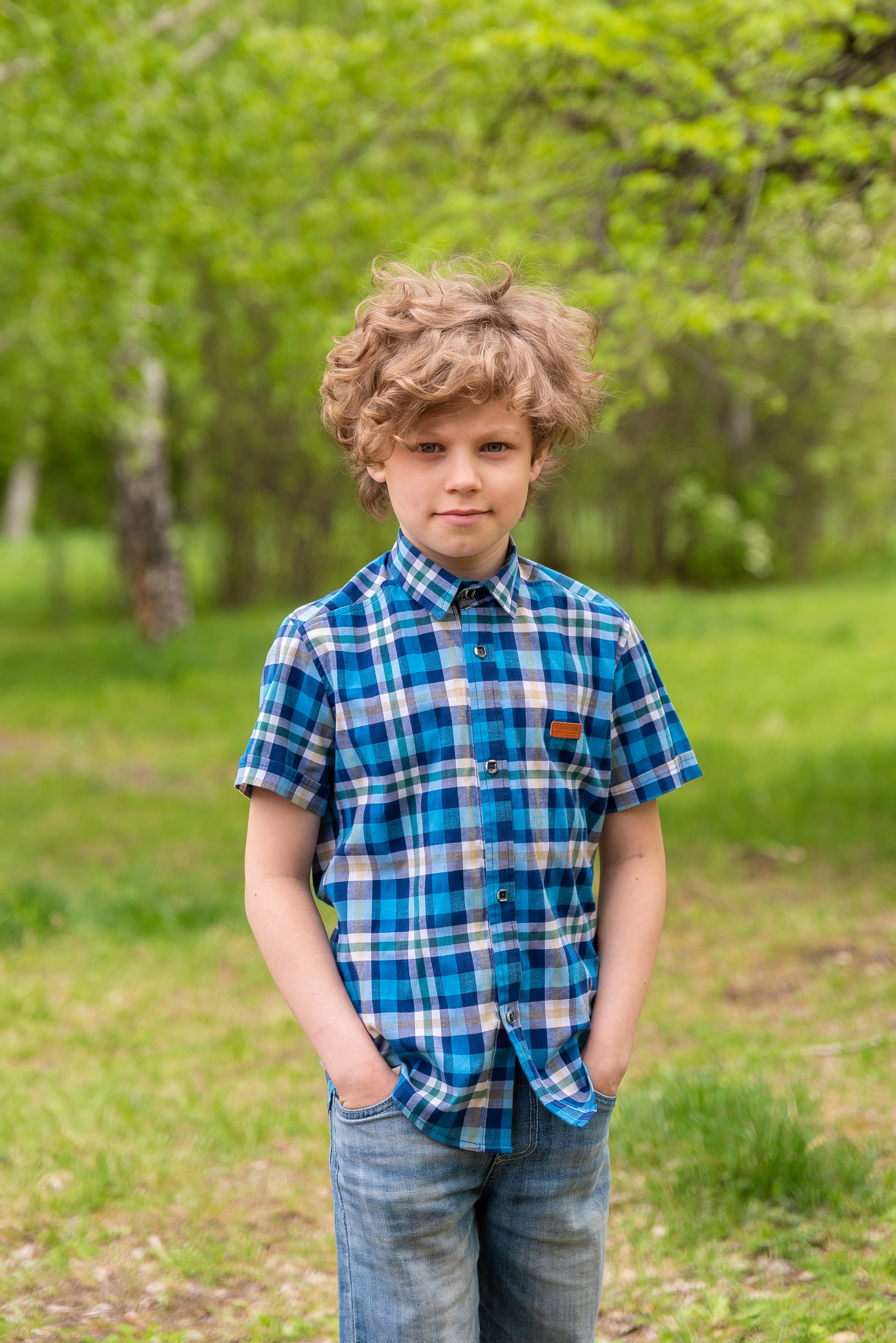 В школьном дворе, парке. Детский фотограф в Екатеринбурге и Берёзовском Евгений Кондаков