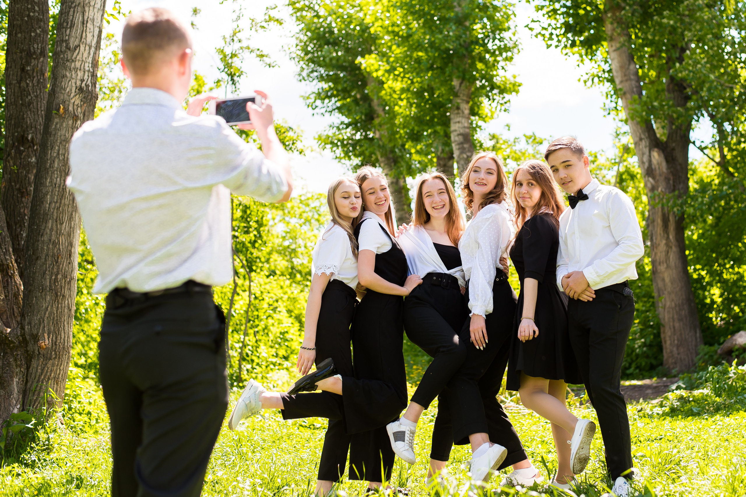 В школьном дворе, парке. Детский фотограф в Екатеринбурге и Берёзовском Евгений Кондаков