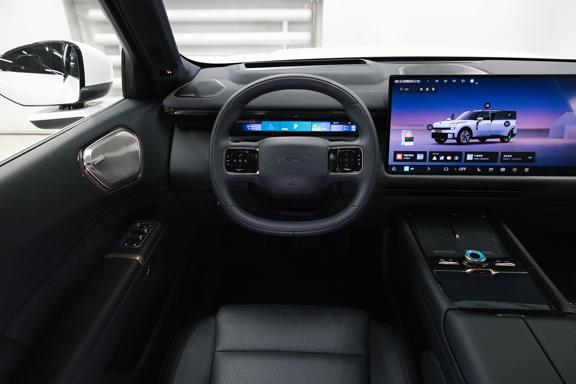 Lynk & Co 900 Ultra 2,0hyb 4WD AT (734 л. с.). Автосалон «Х-Авто»