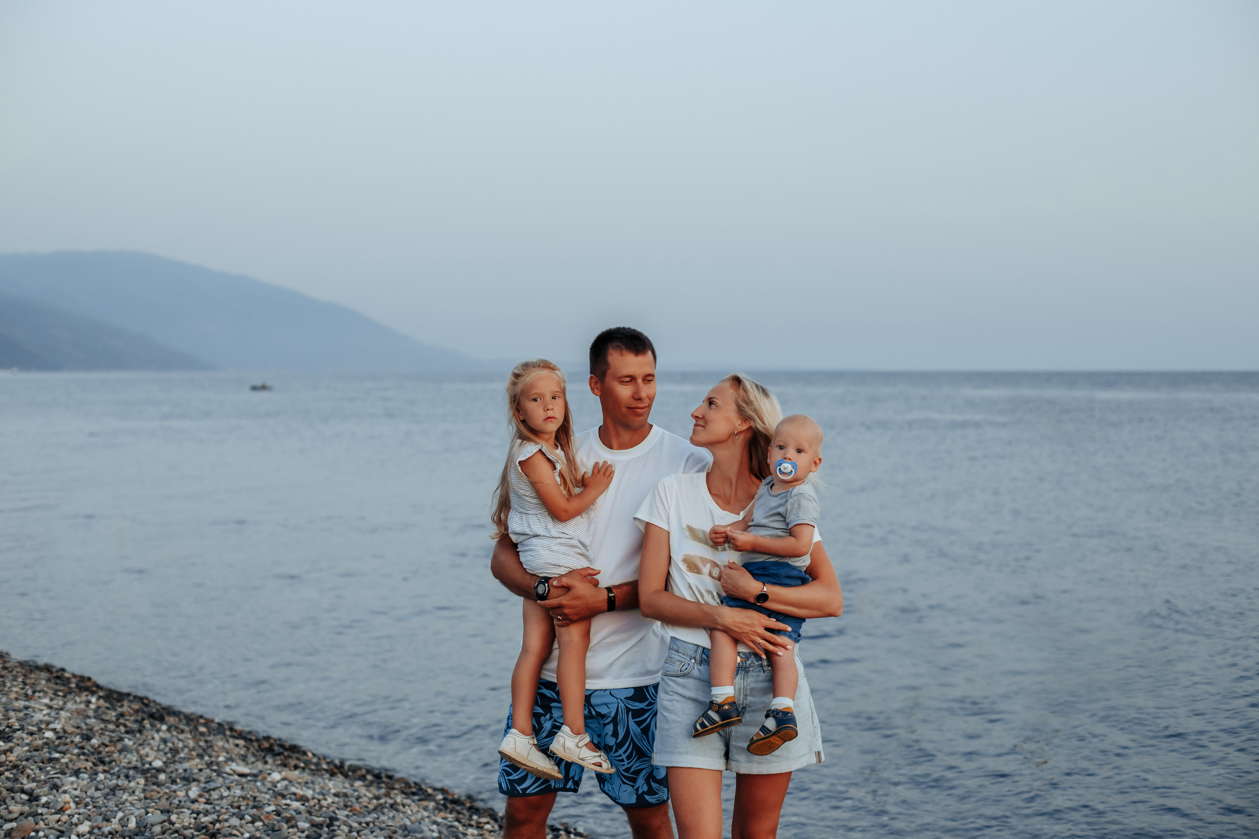 Олеся и семья. Милана Довгаль - семейный фотограф и видеограф  в Адлере и Сочи