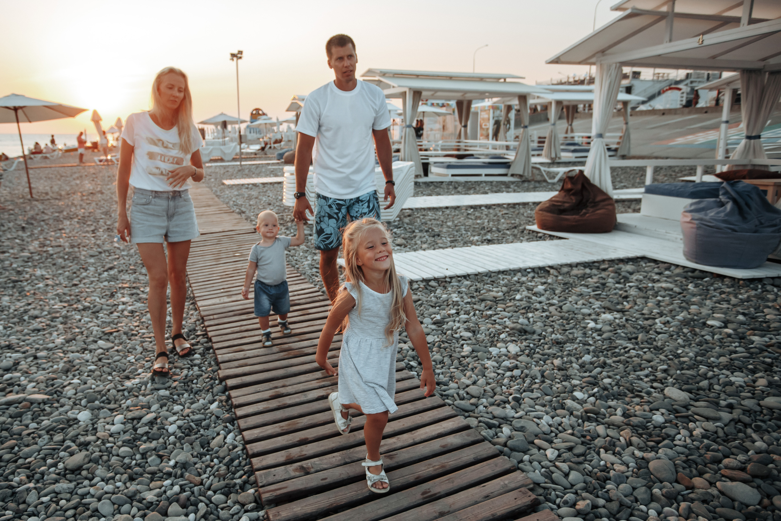 Олеся и семья. Милана Довгаль - семейный фотограф и видеограф  в Адлере и Сочи