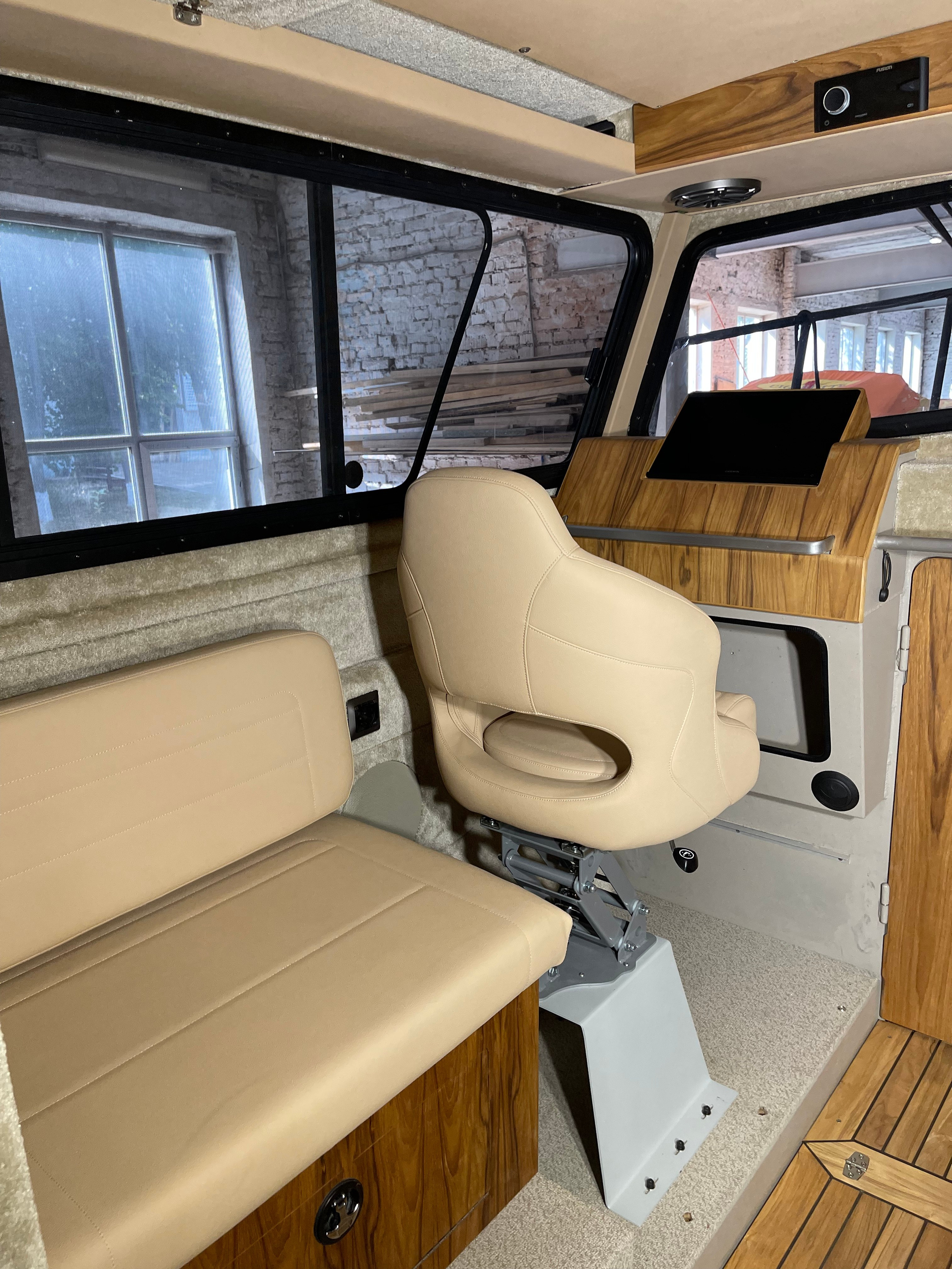 Дизайн персонализации Алюминиевого катера Weldcraft Cuddy King 300 OS. Design Yachts and Cars