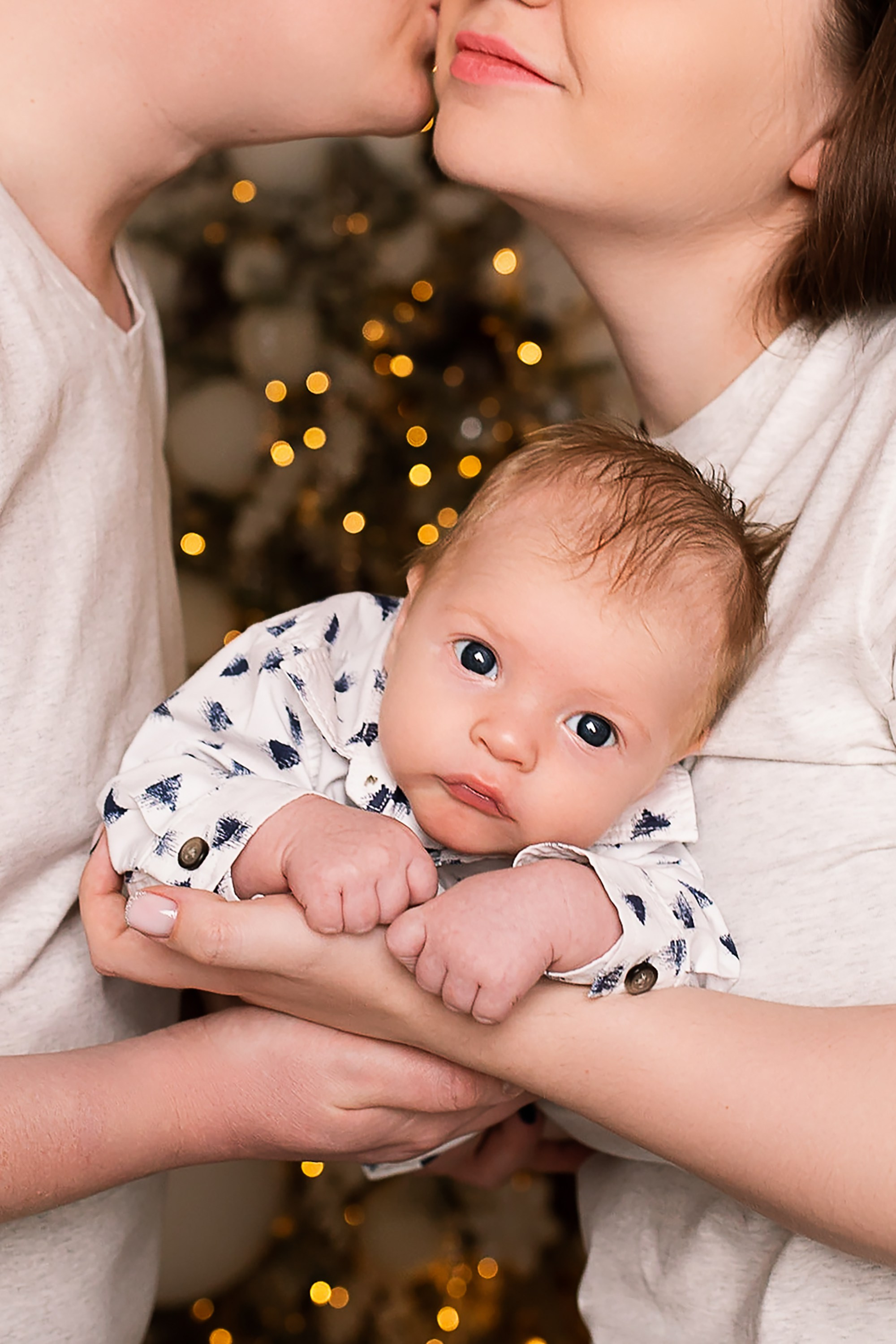 Семейная фотосессия в студии. Фотограф новорожденных в Новосибирске
