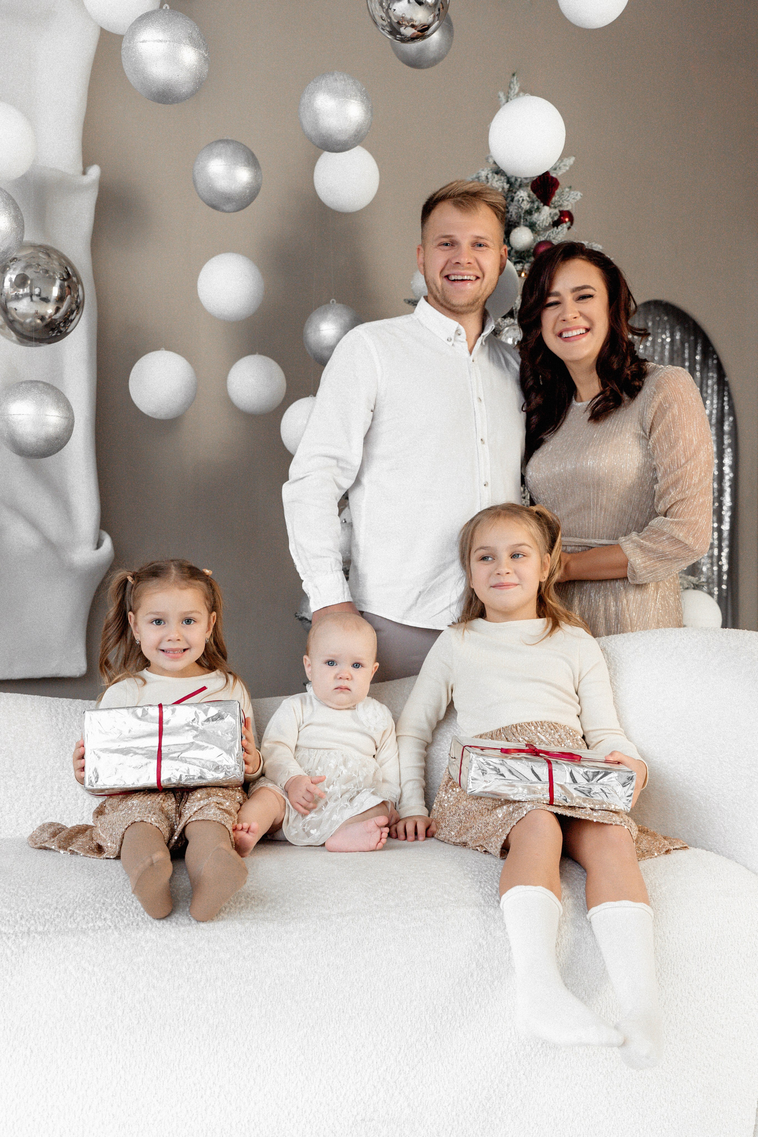 Новогоднее волшебство большой дружной семьи. Ваш семейный фотограф в Минске — Вика Трегубова