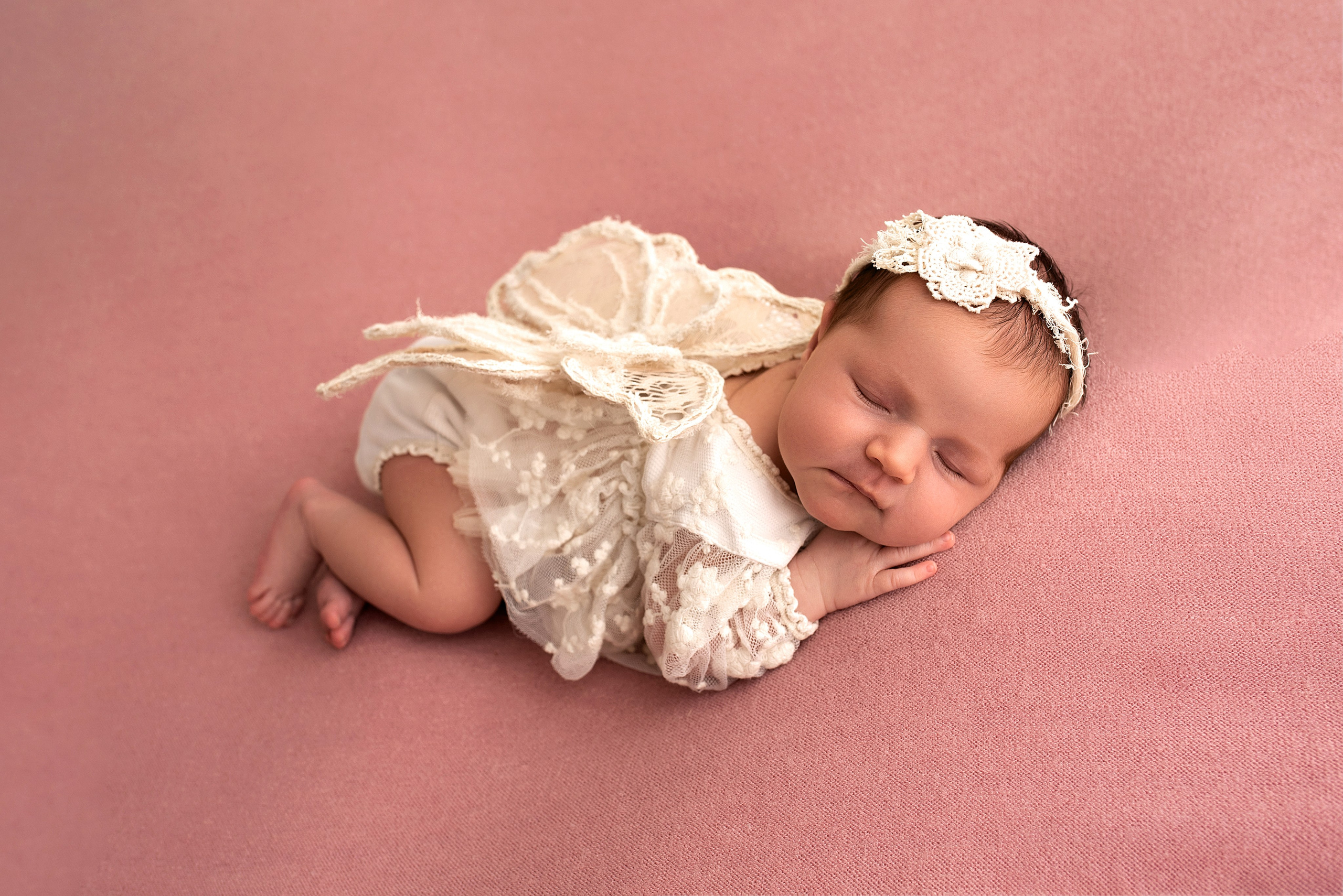 Новорождённые девочки. Детский фотограф новорождённых в Минске Боровик Екатерина