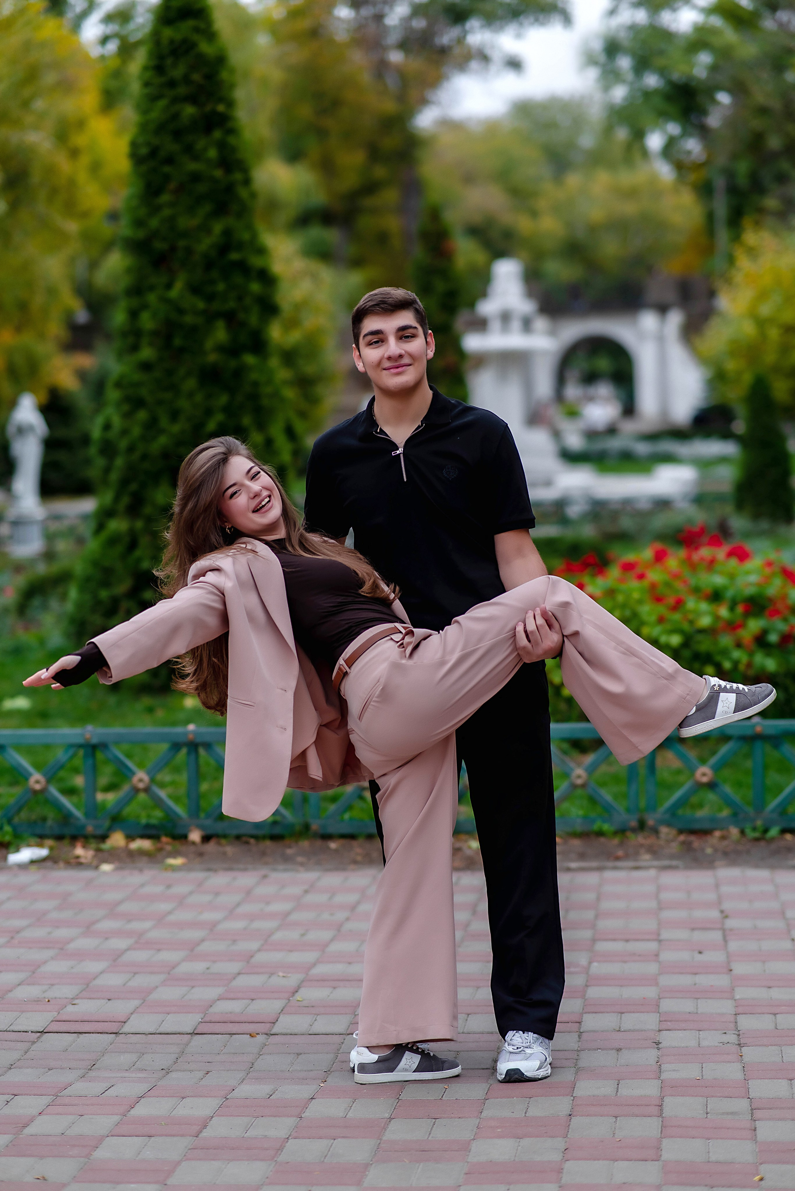 Фотосессия Гимназия № 14 класс 11Б ВЫПУСК 2025. Современные Выпускные Альбомы в Ростове-на-Дону