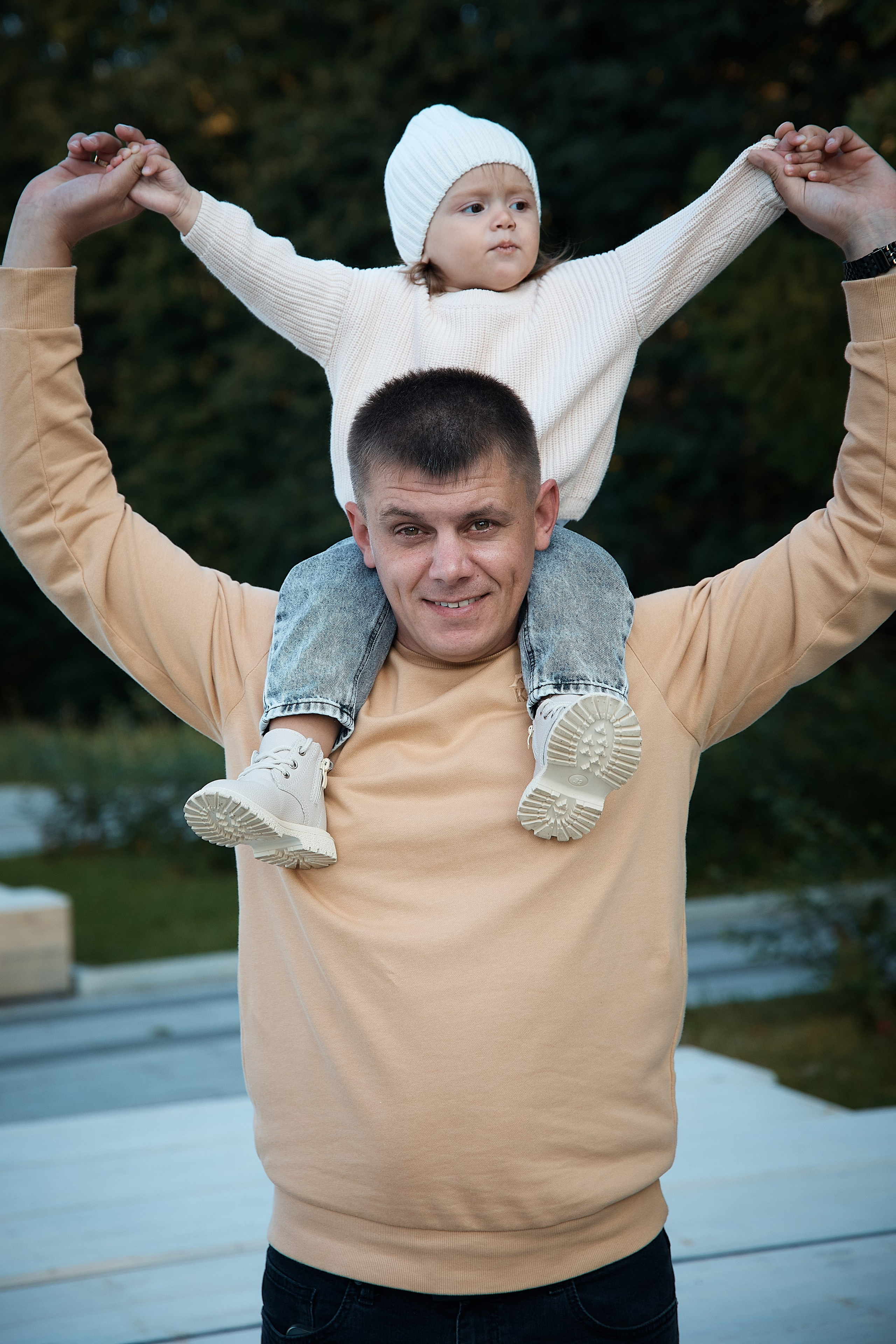 Прогулка в Алесандровском саду. Надя и Дима с дочей. Татьяна Бабаева — Фотограф