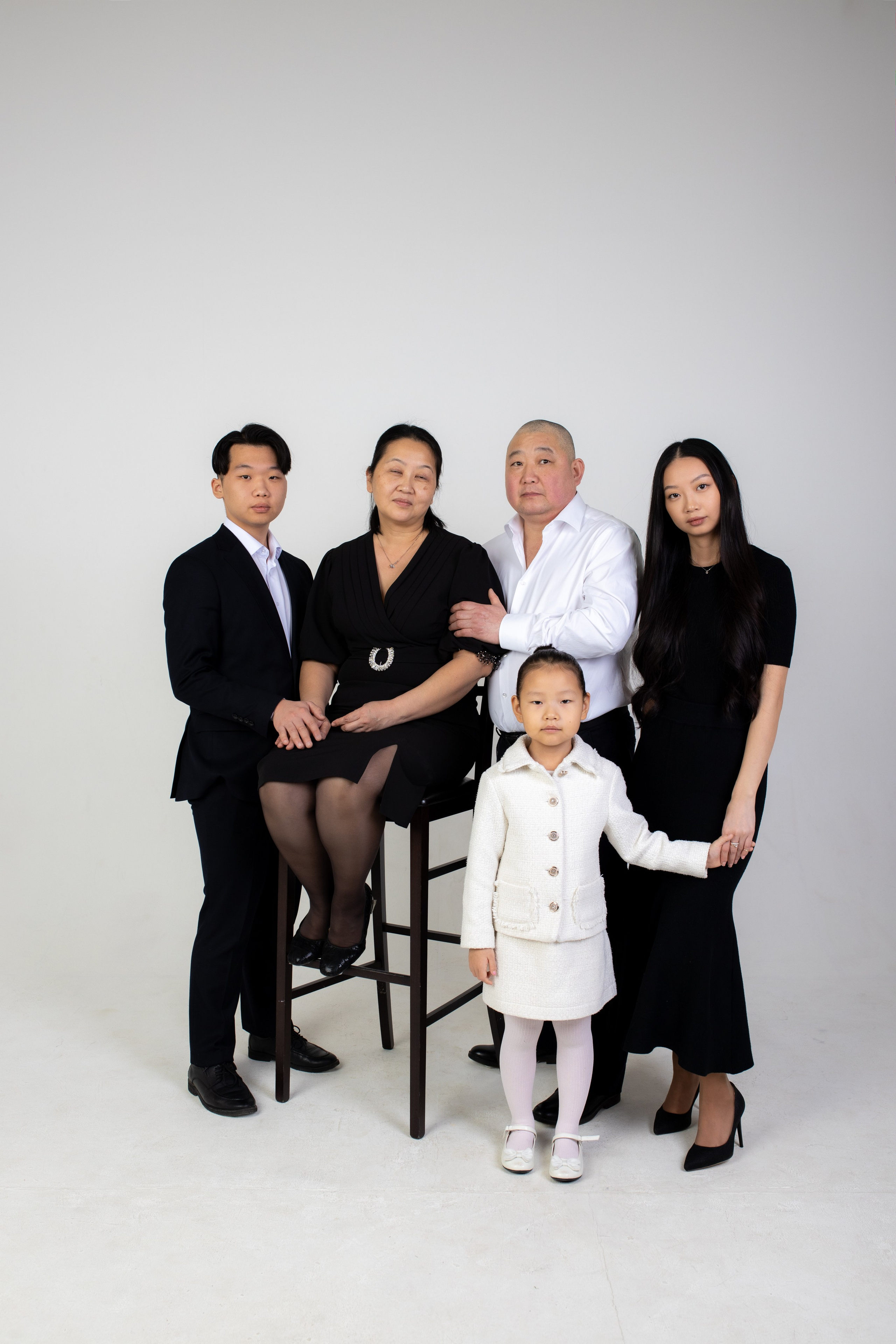 Семейная фотосессия на циклораме с импульсным светом. Фотограф в Железнодорожном и Балашихе