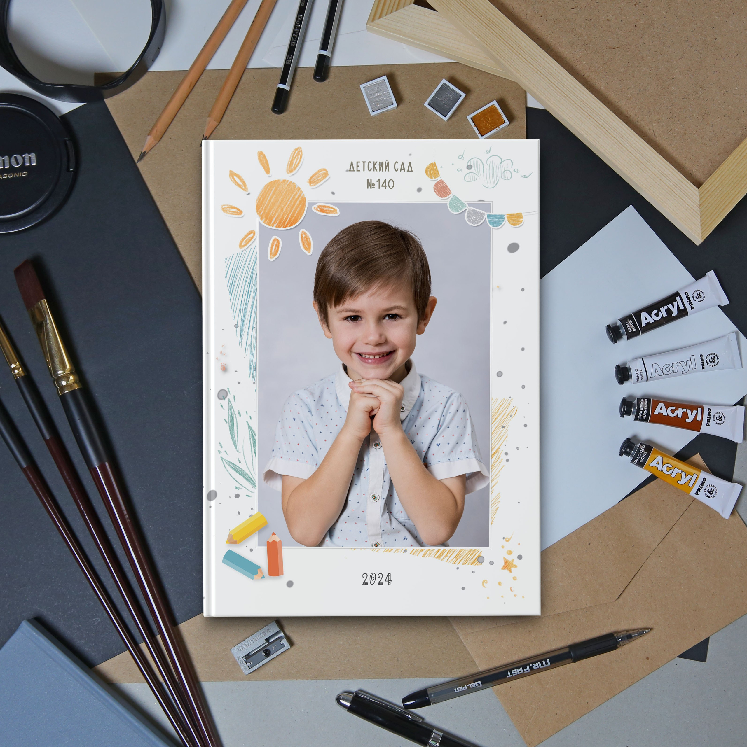 Идеи для фотосессии на Выпускной альбом. Портрет мальчика, поза, ракурс, пример тематической фотосессии. Современные выпускные альбомы