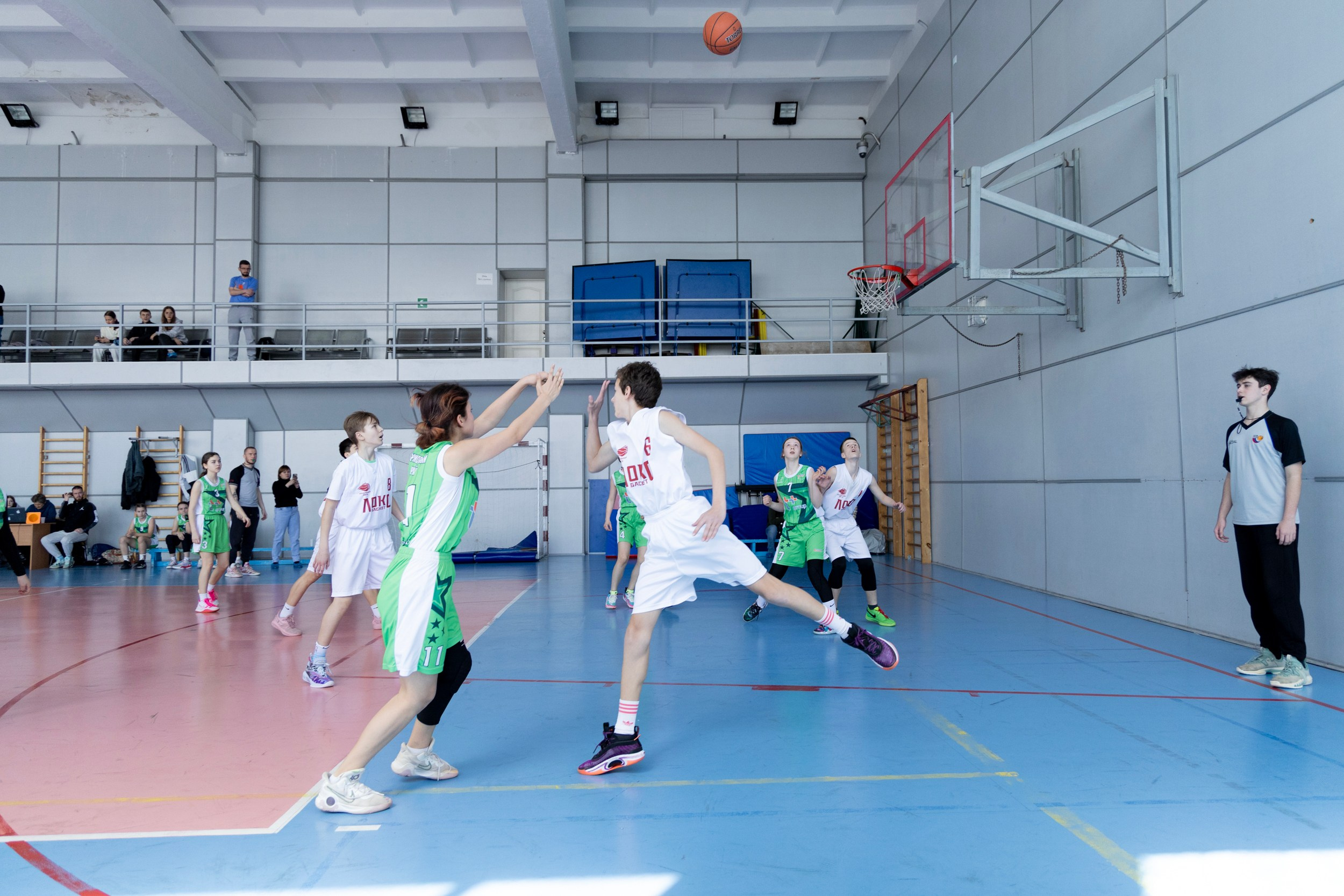 Соревнования по баскетболу среди школьников. Репортажный и портретный фотограф в Владивостоке
