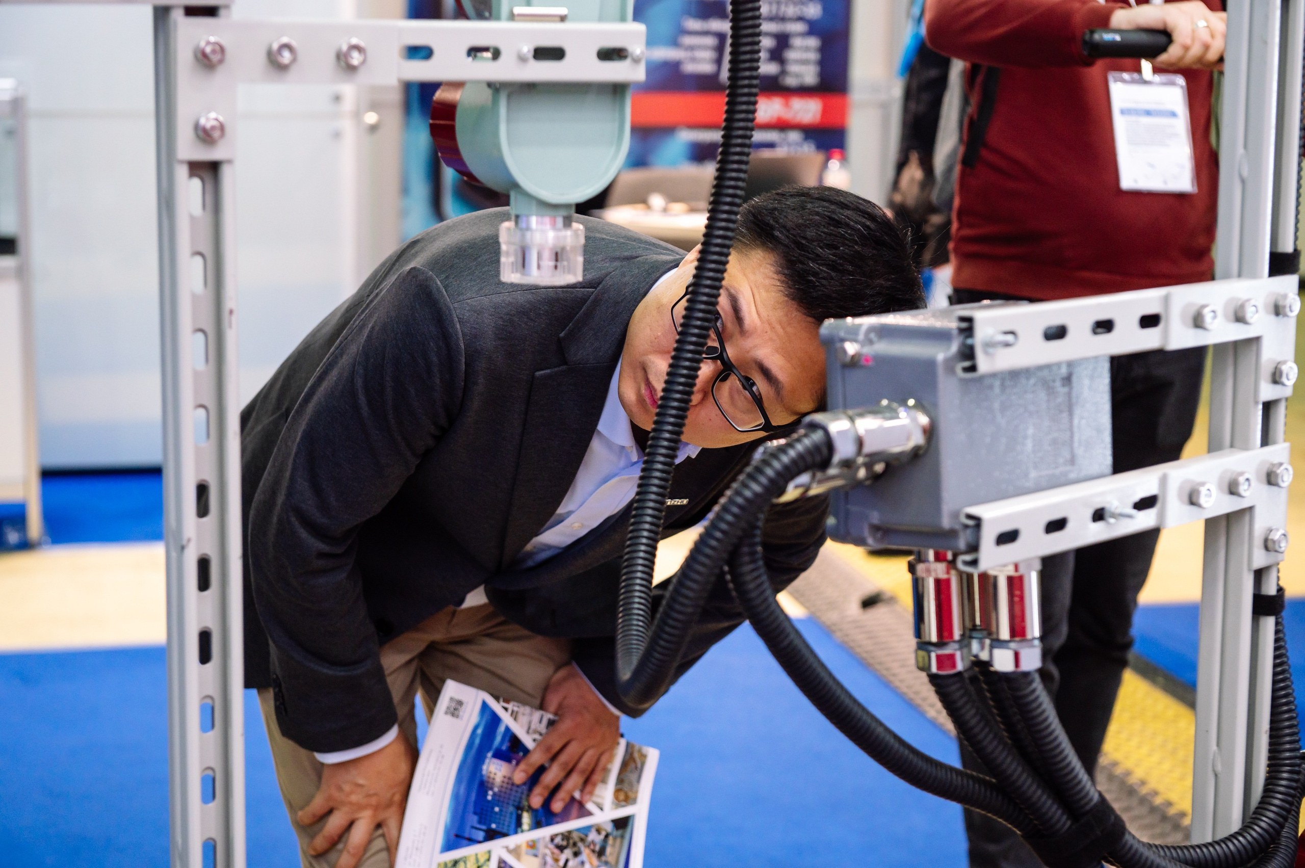 Аналитприбор на выставке Нефтегаз-24. Репортажный фотограф в Москве и по всему миру Степанова Юлия