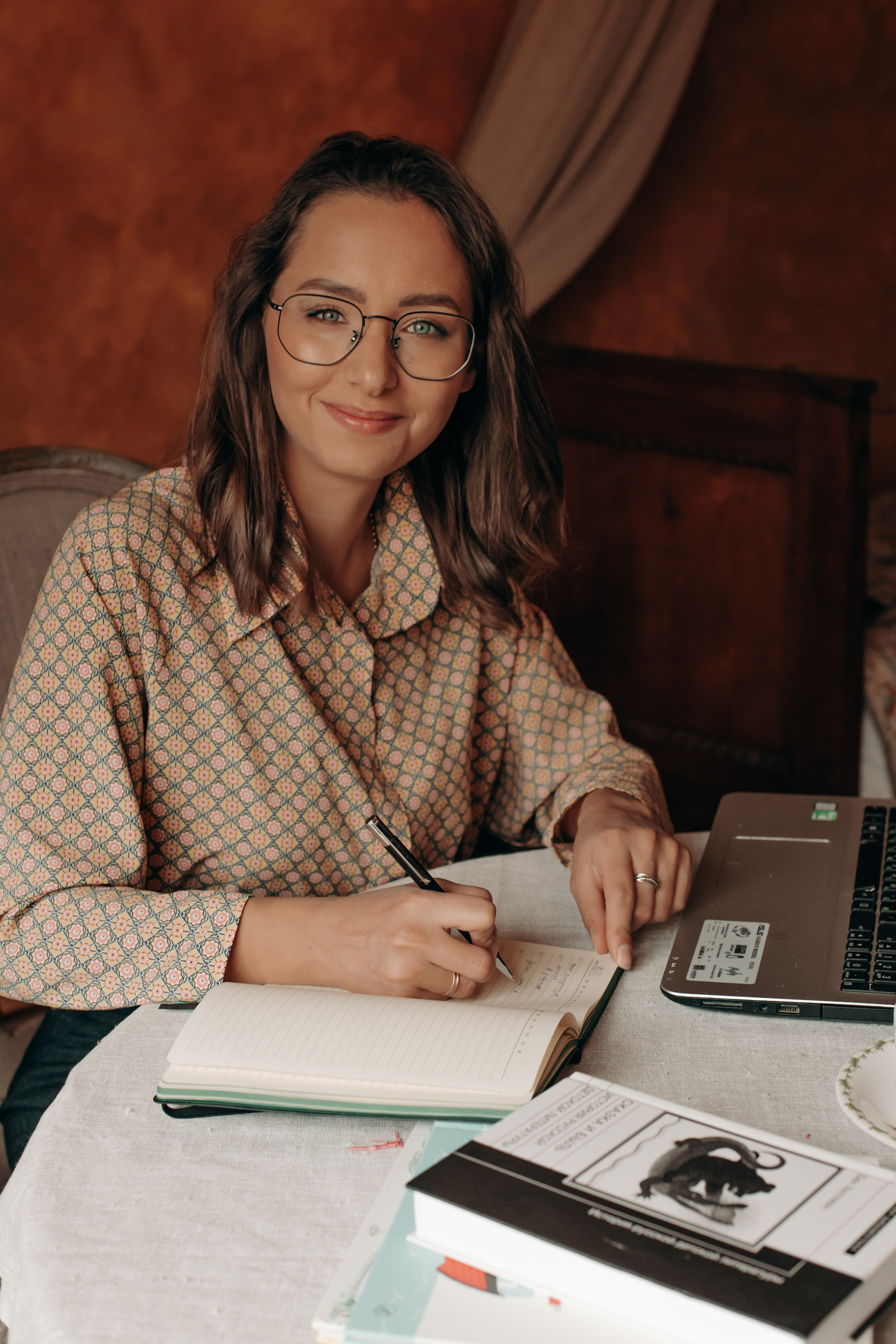 Съемка для владелицы книжного магазина. Фотограф вашей улыбки. Москва