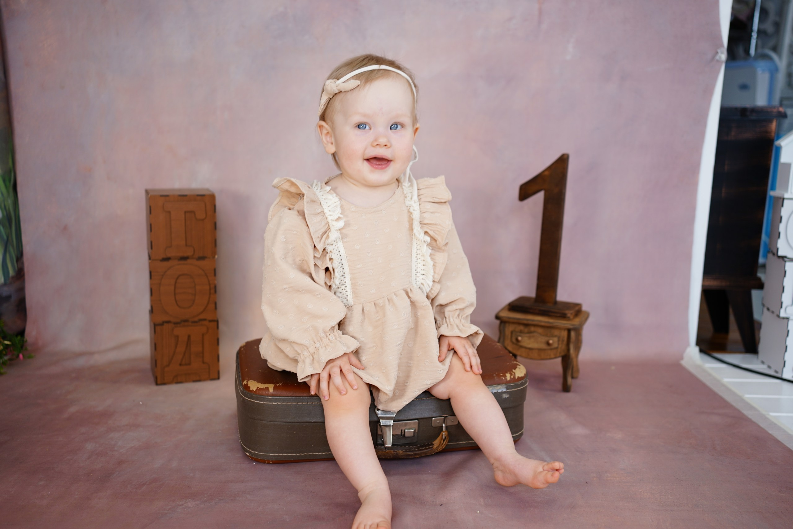 Фотозоны на ХОЛСТЕ. Детская Фотостудия ГОДОВАСИКИ в Санкт-Петербурге фотосесия на годик