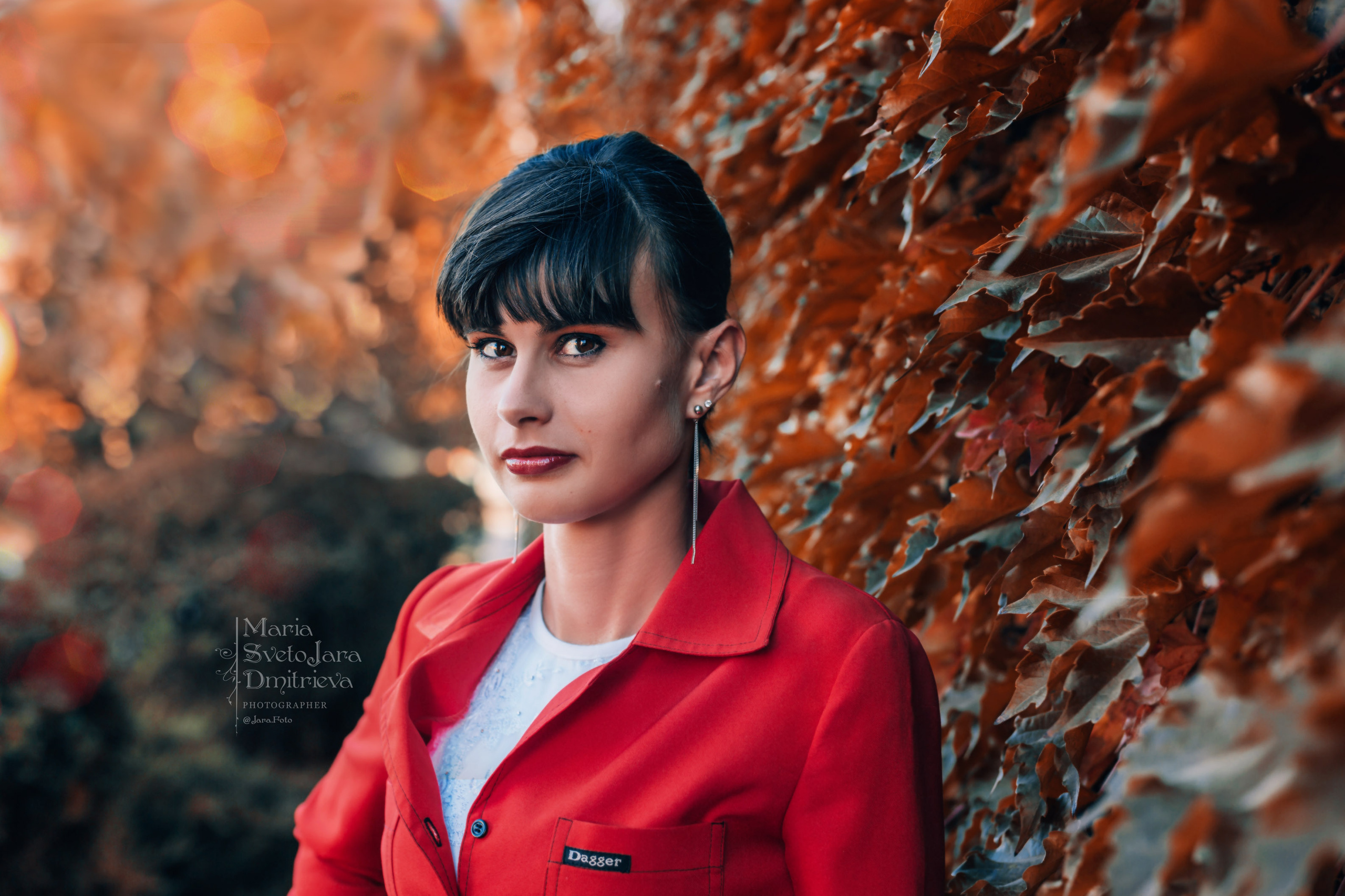 краски осени в осеннем портрете и художественная обработка после фотосессии на улице, на природе для женщин 35+ в Симферополе и по всему Крыму